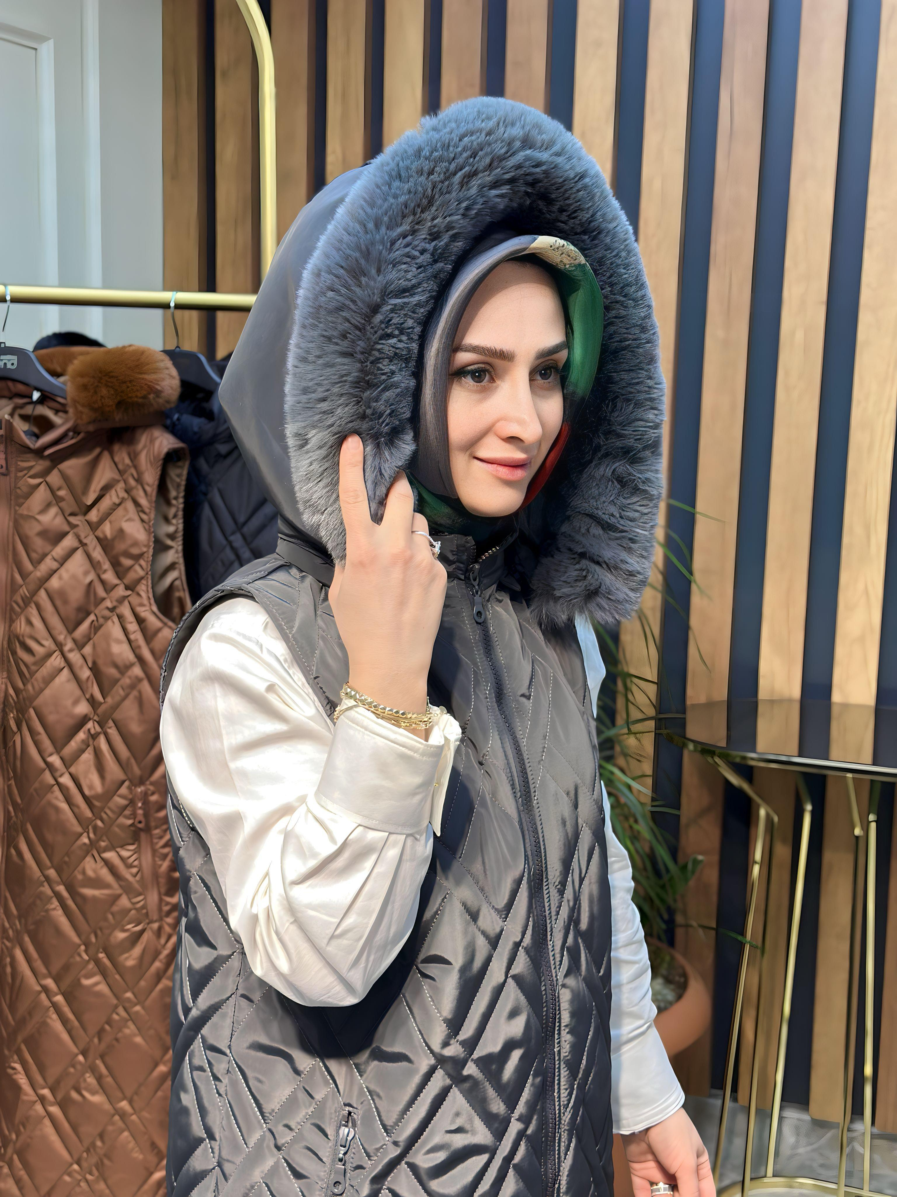 ARMİNE TREND KAPÜŞONU KÜRKLÜ KAPİTONE YELEK