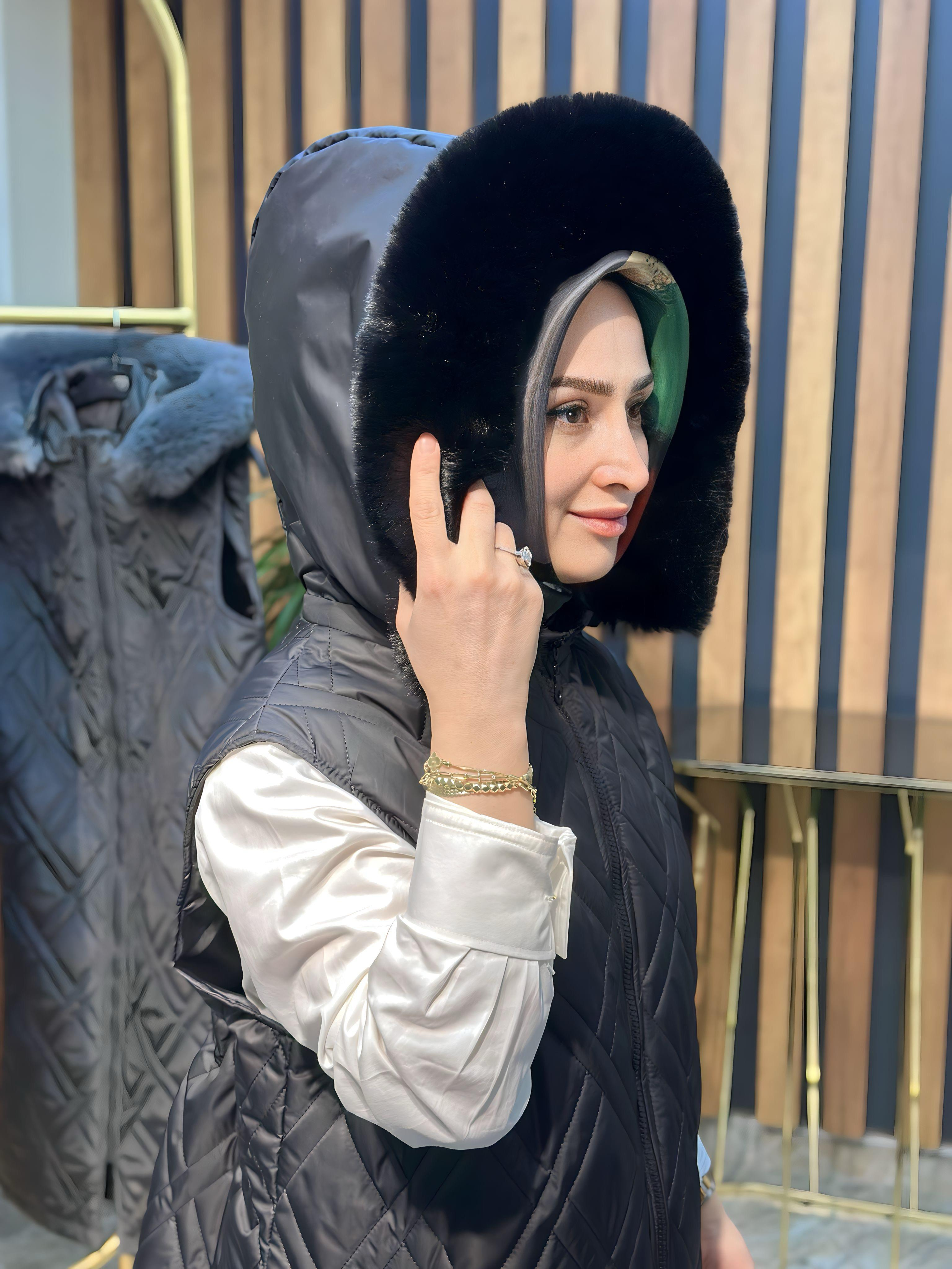ARMİNE TREND KAPÜŞONU KÜRKLÜ KAPİTONE YELEK
