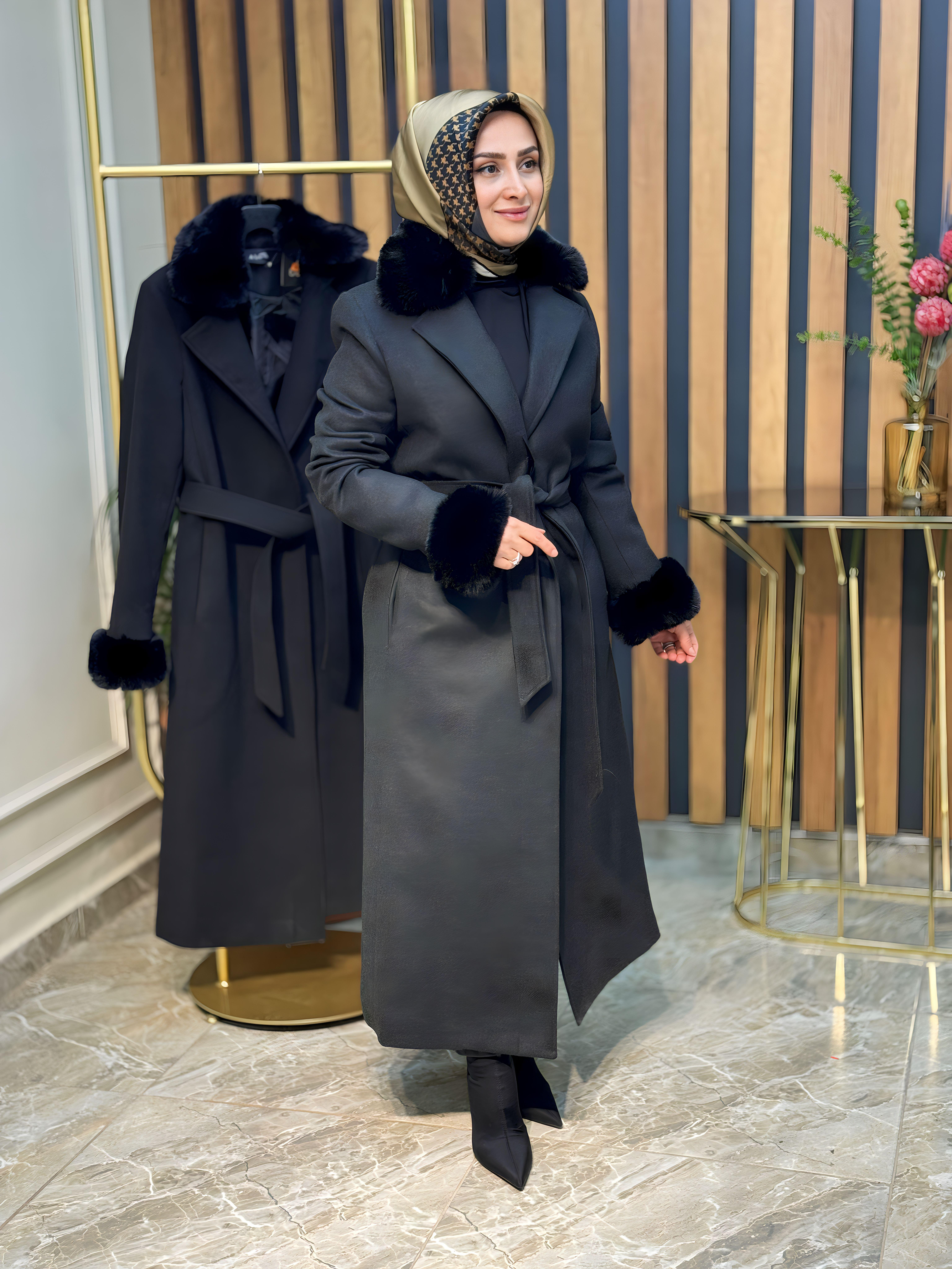 ARMİNE TREND KOL VE YAKASI KÜRKLÜ KAŞE KABAN-23KT804