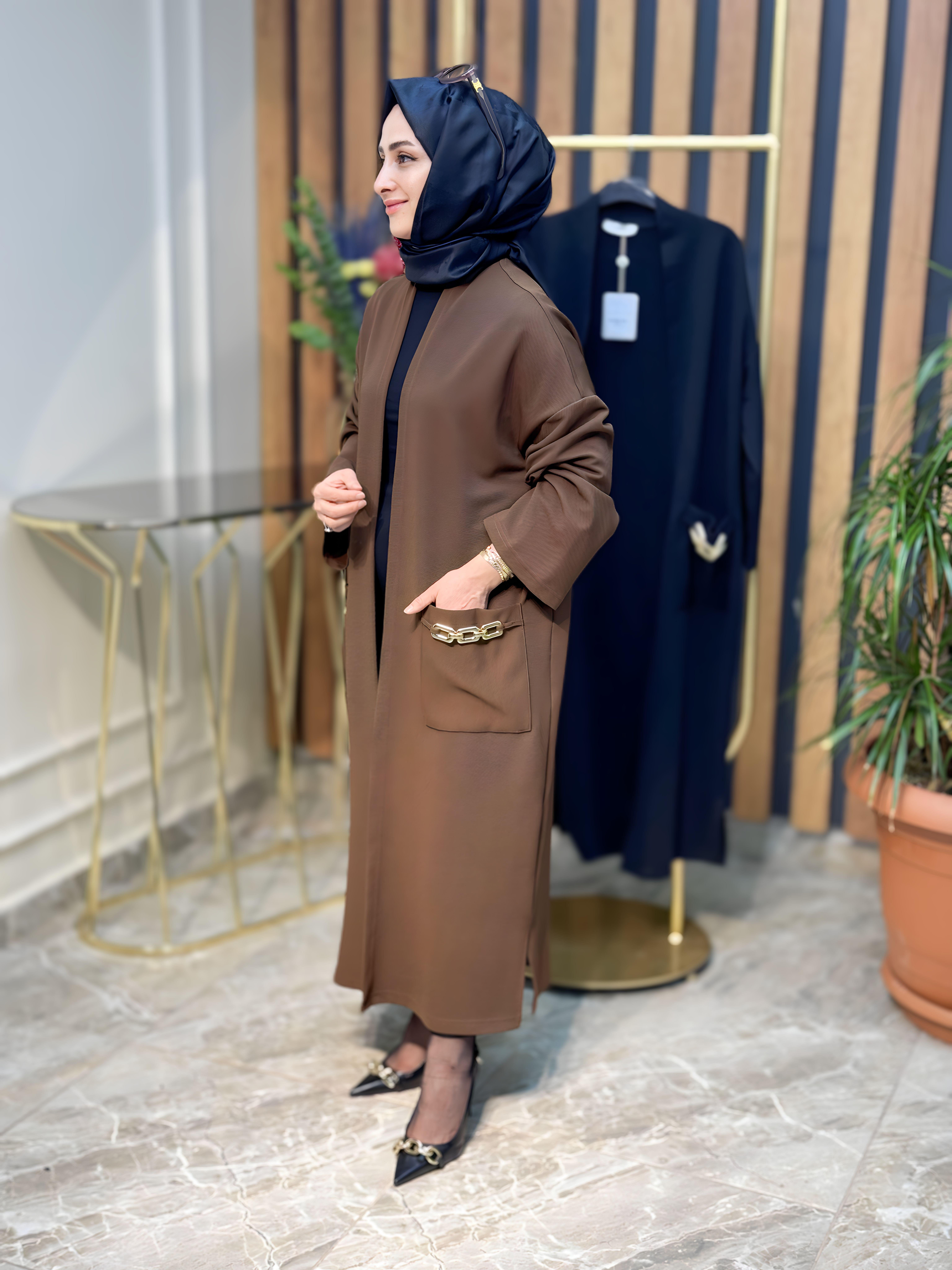ARMİNE TREND ÖRME KUMAŞ CEPLERİ ZİNCİR DETAYLI HIRKA-23KT525