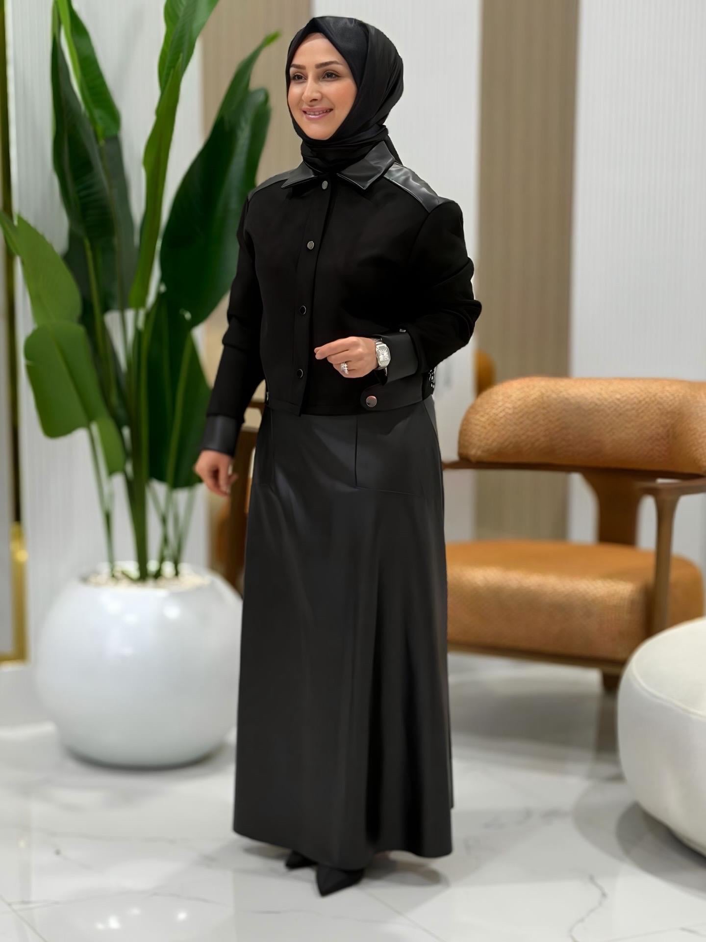 BELLİ DERİ DETAYI ETEKLİ TAKIM SİYAH- 25K6009