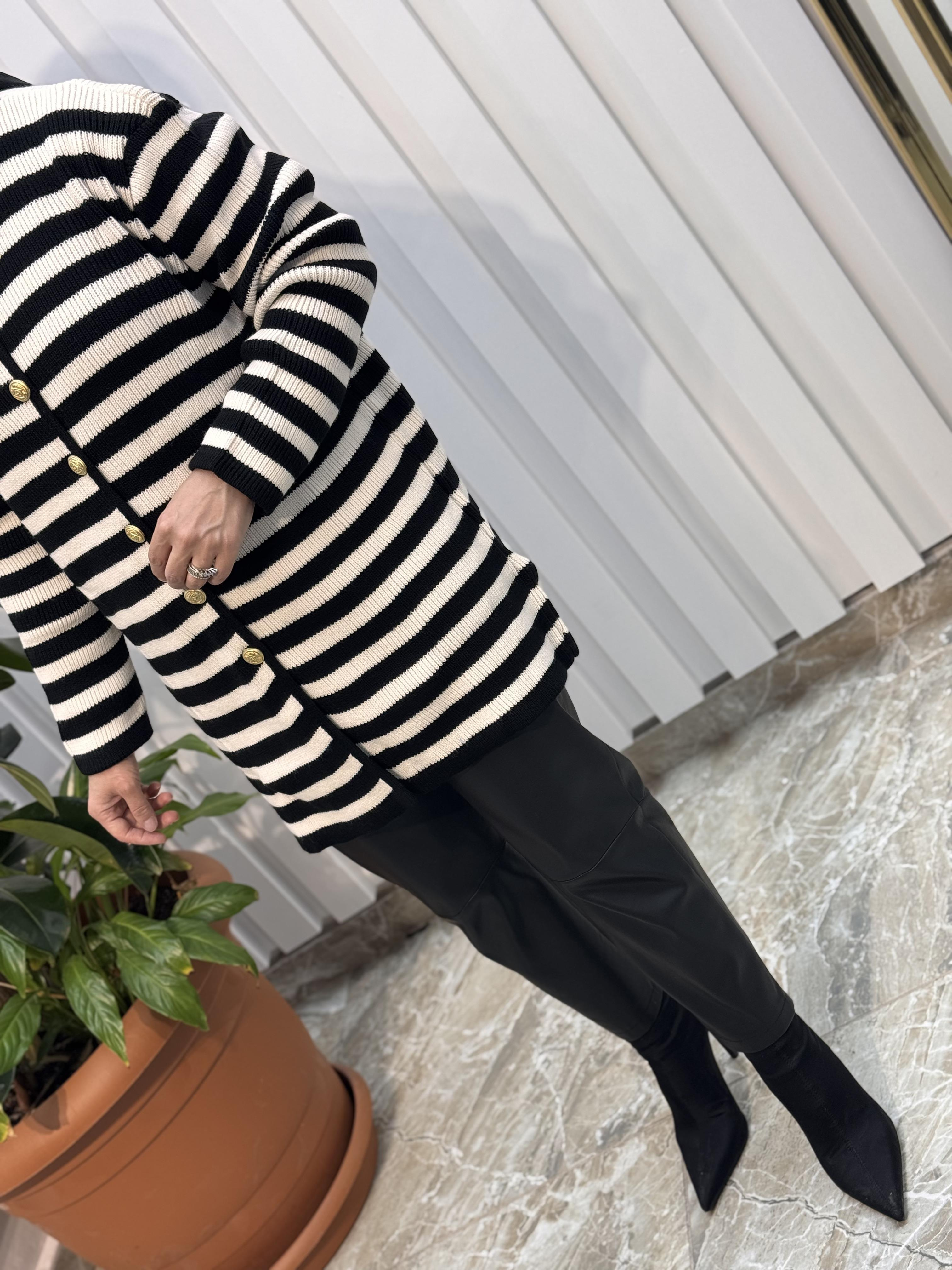 GOLD DÜĞMELİ ÇİZGİLİ UZUN HIRKA