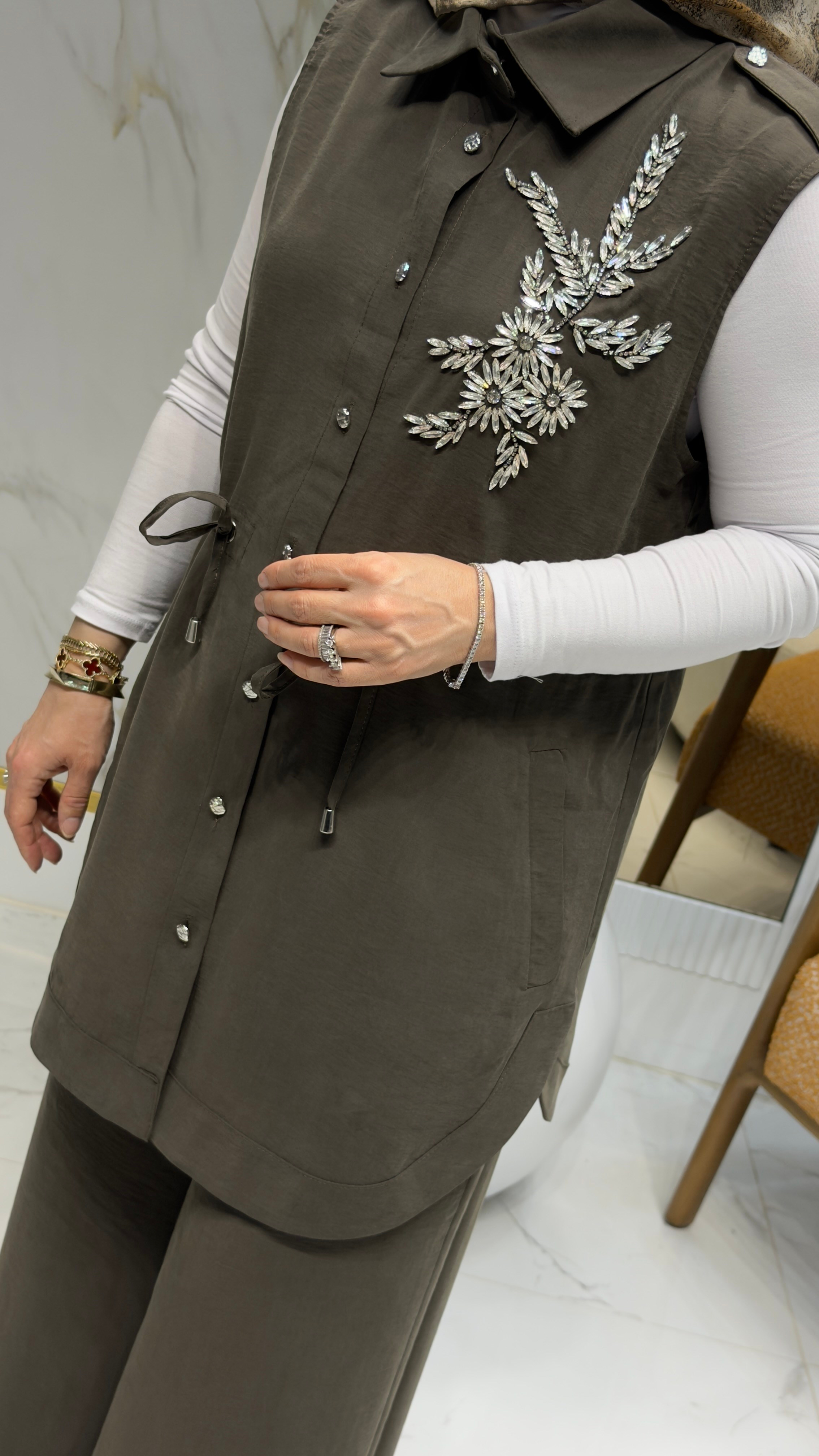 HAYA YAKA TAŞ DETAYLI YELEKLİ TAKIM A1742 - KAHVE