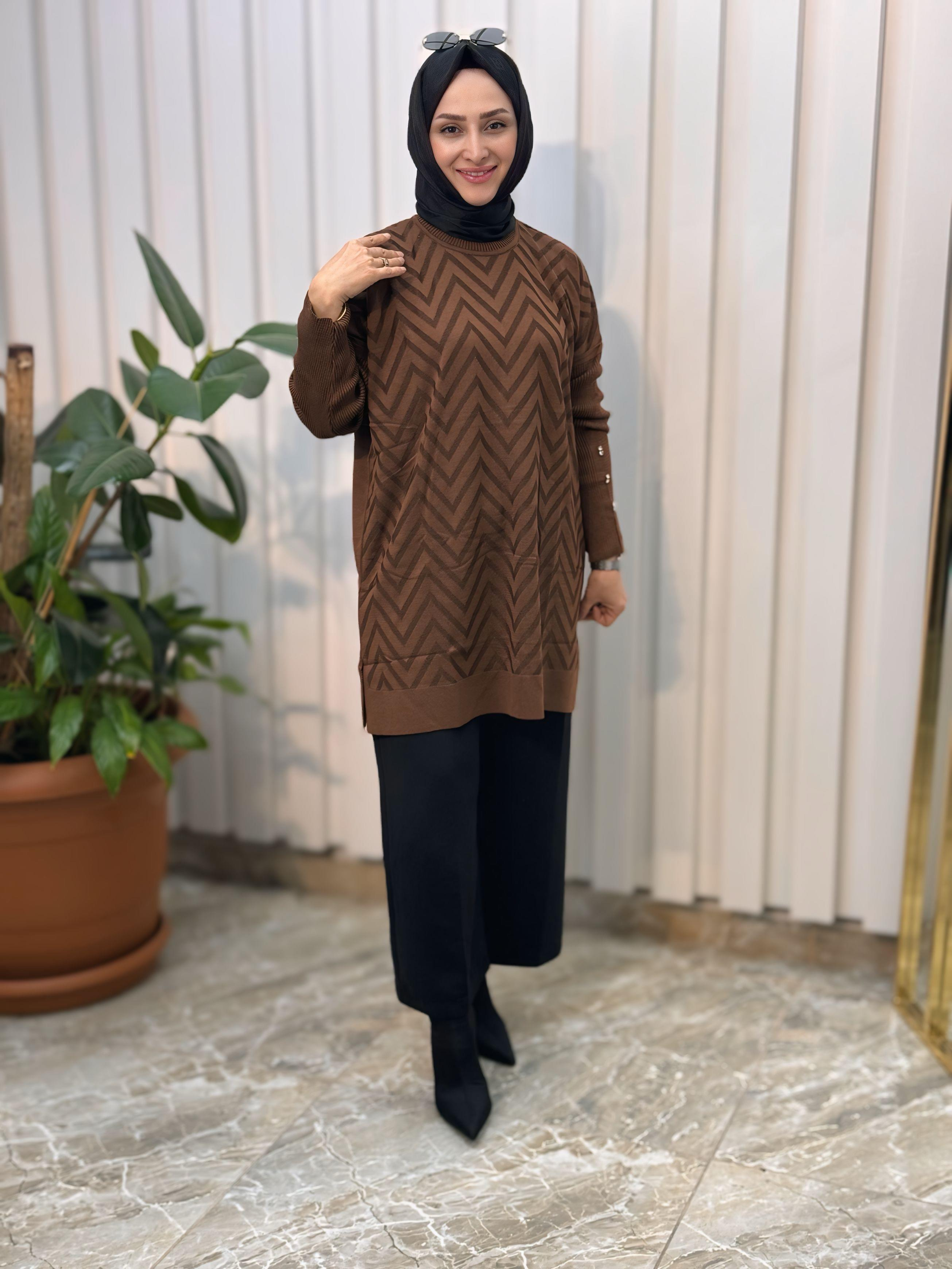 KADO KOLLARI TAŞ DETAYLI KENDİNDEN DESENLİ TRİKO TUNİK-24130