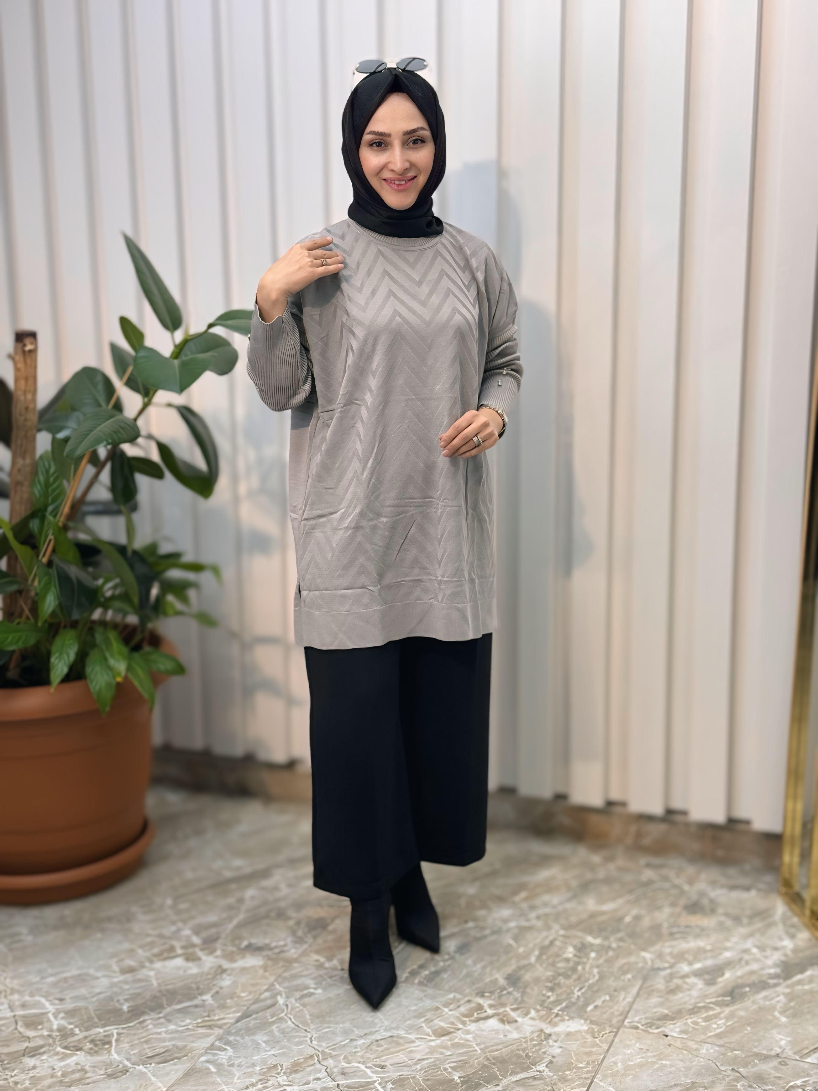 KADO KOLLARI TAŞ DETAYLI KENDİNDEN DESENLİ TRİKO TUNİK-24130