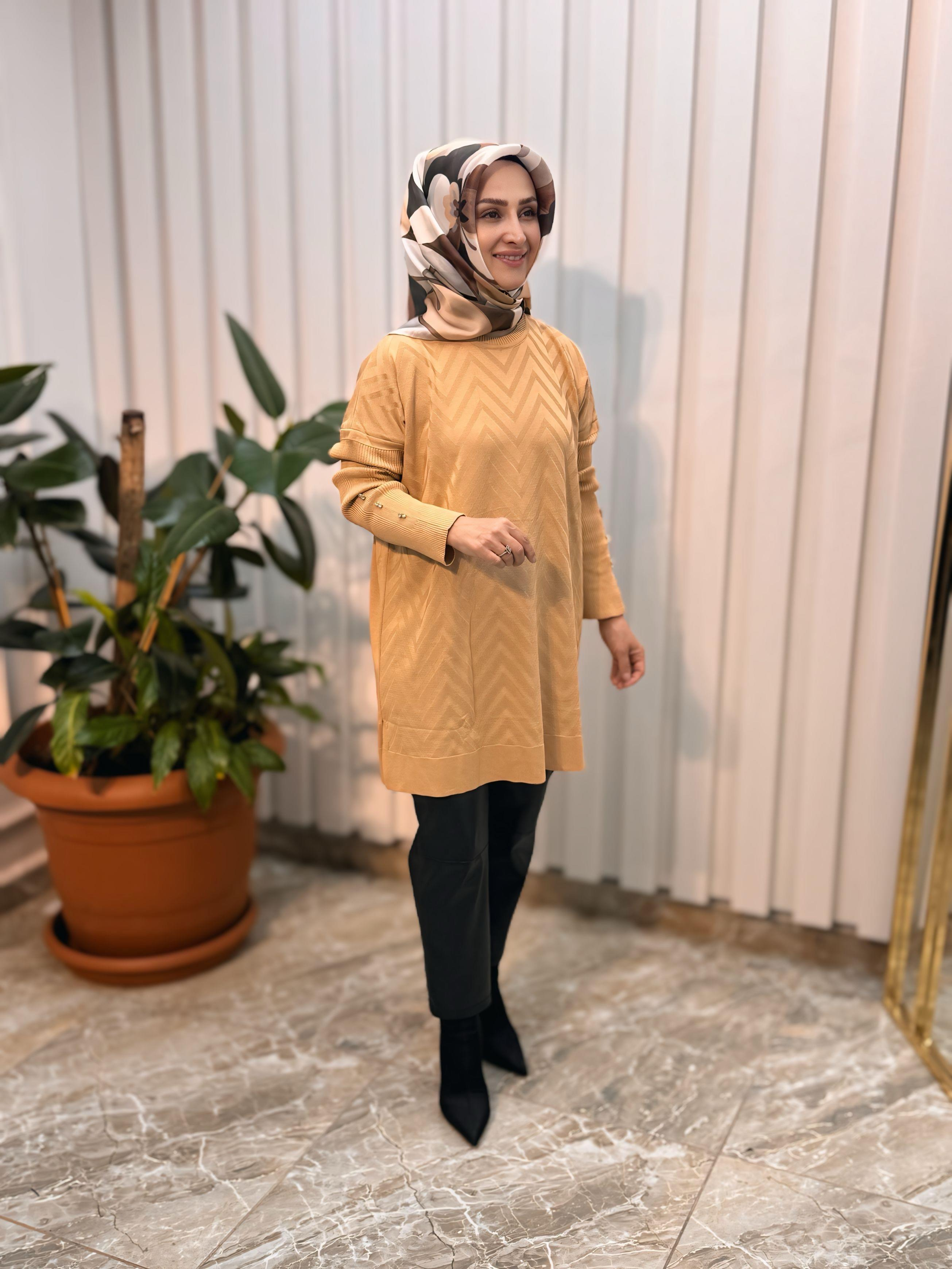 KADO KOLLARI TAŞ DETAYLI KENDİNDEN DESENLİ TRİKO TUNİK-24130