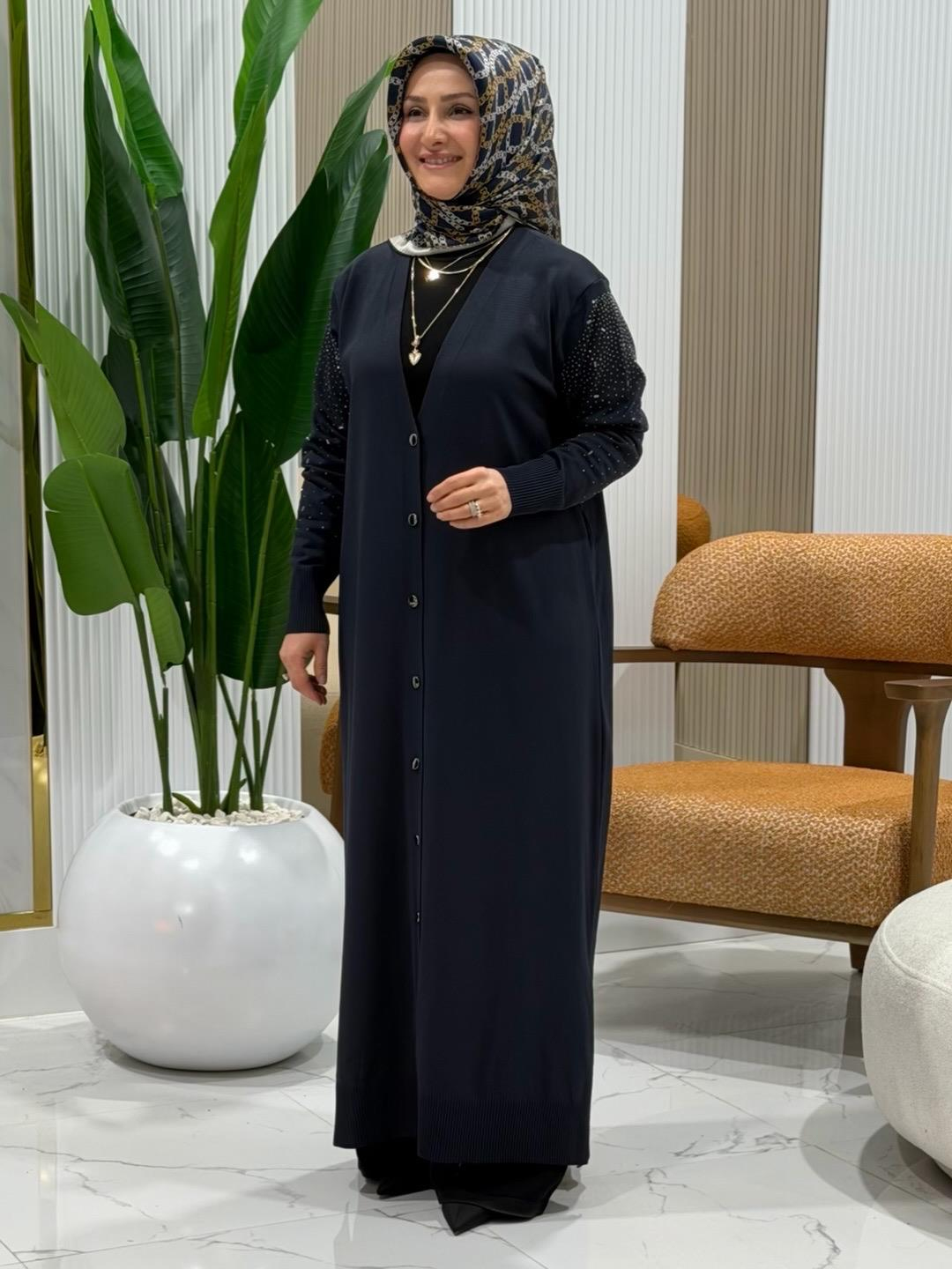 KADO ÖNÜ DÜĞMELİ KOLU TAŞ DETAYLI TRİKO HIRKA LACİVERT- 2725003