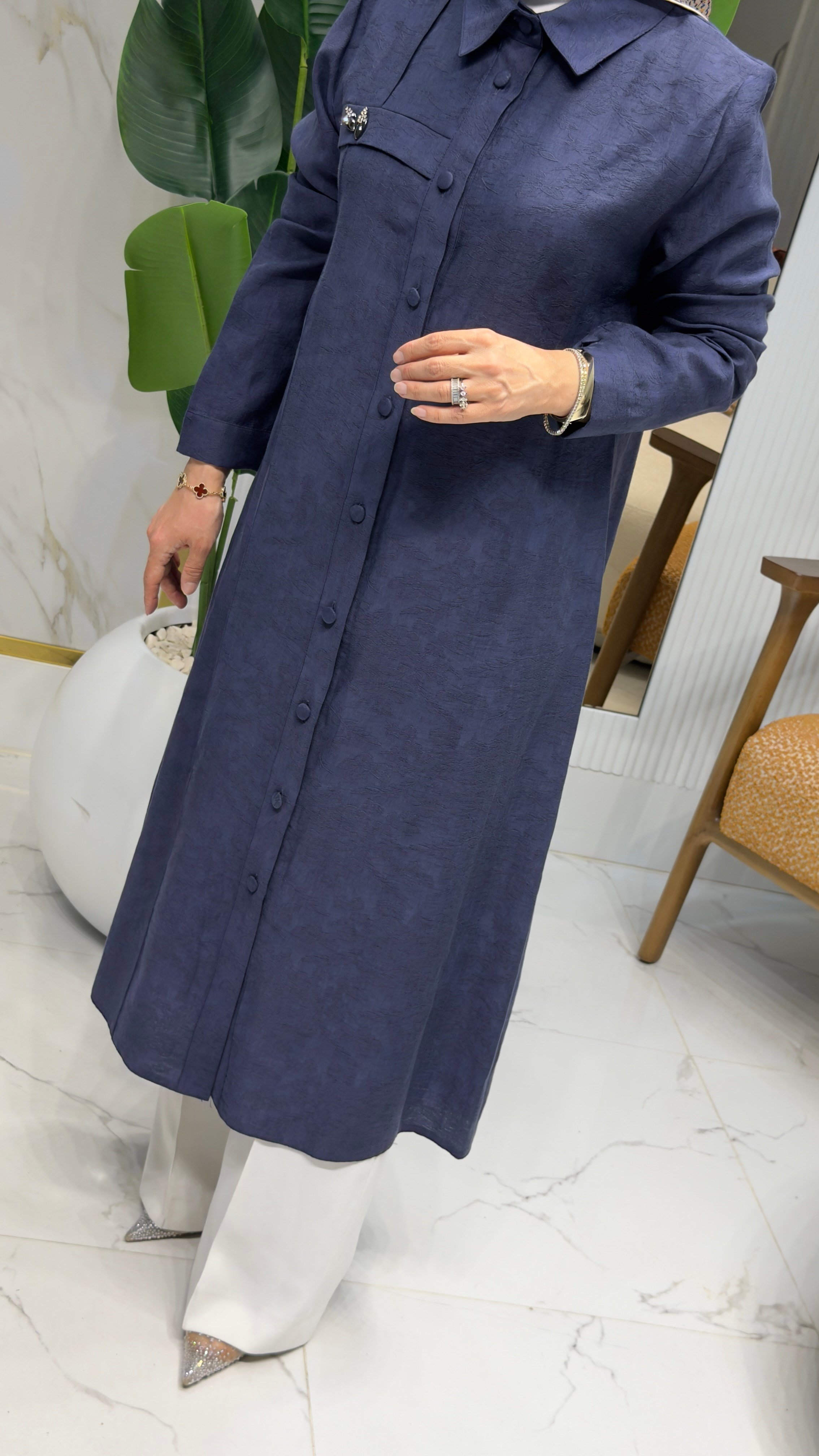 QTN KENDİNDEN DESENLİ ÖNÜ DÜĞMELİ AKSESUAR DETAYLI KADIN TUNİK 7121 - LACİVERT