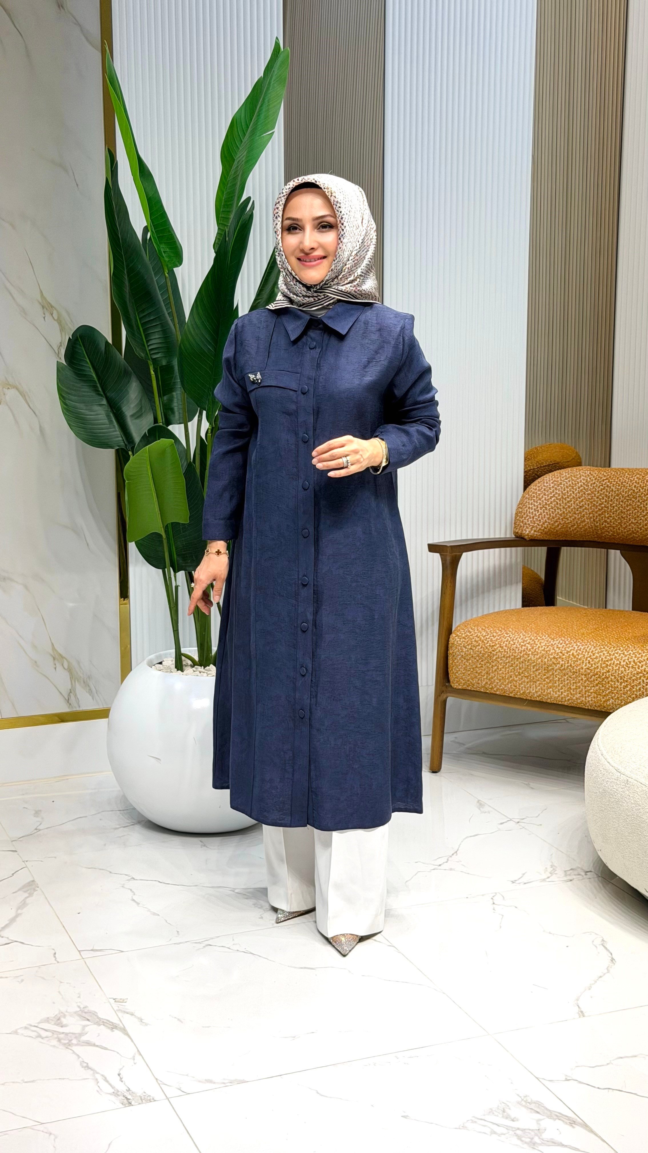 QTN KENDİNDEN DESENLİ ÖNÜ DÜĞMELİ AKSESUAR DETAYLI KADIN TUNİK 7121 - LACİVERT