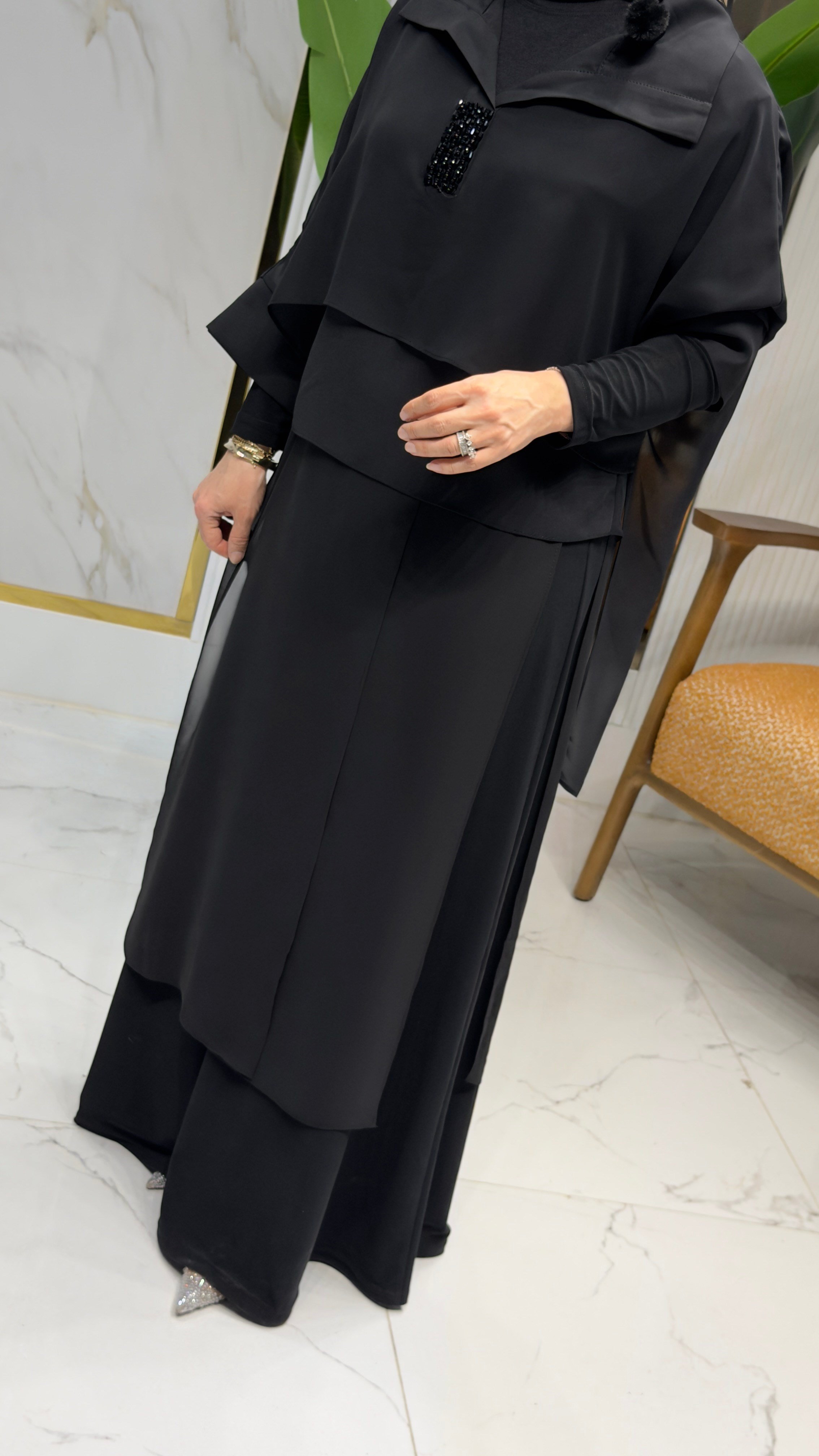 YAKA TAŞ DETAYLI ŞİFON BLUZ VE BOL PAÇA PANTOLONLU TAKIM  SİYAH QTN -8100