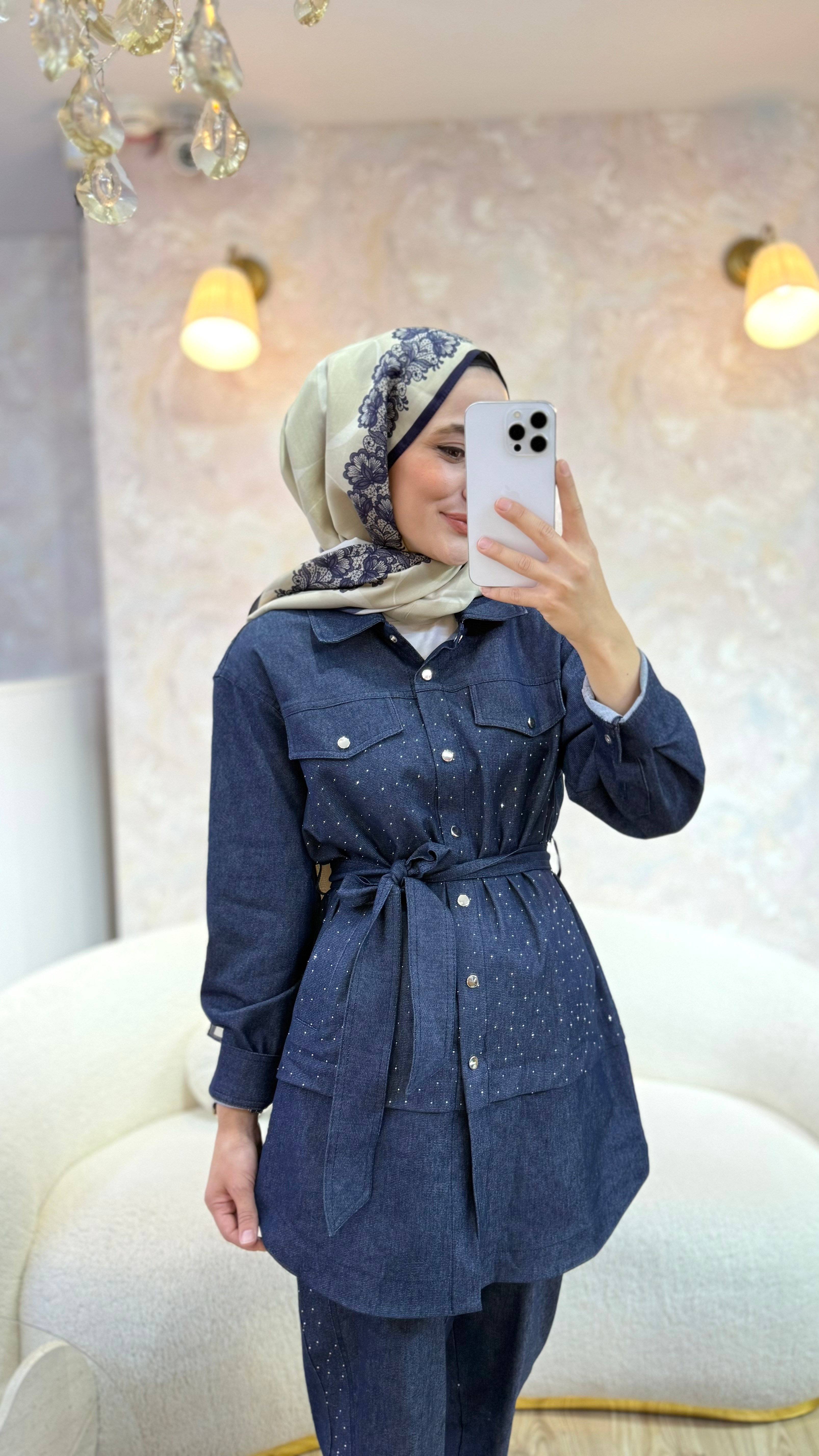 Taş detaylı kemerli denim ceket