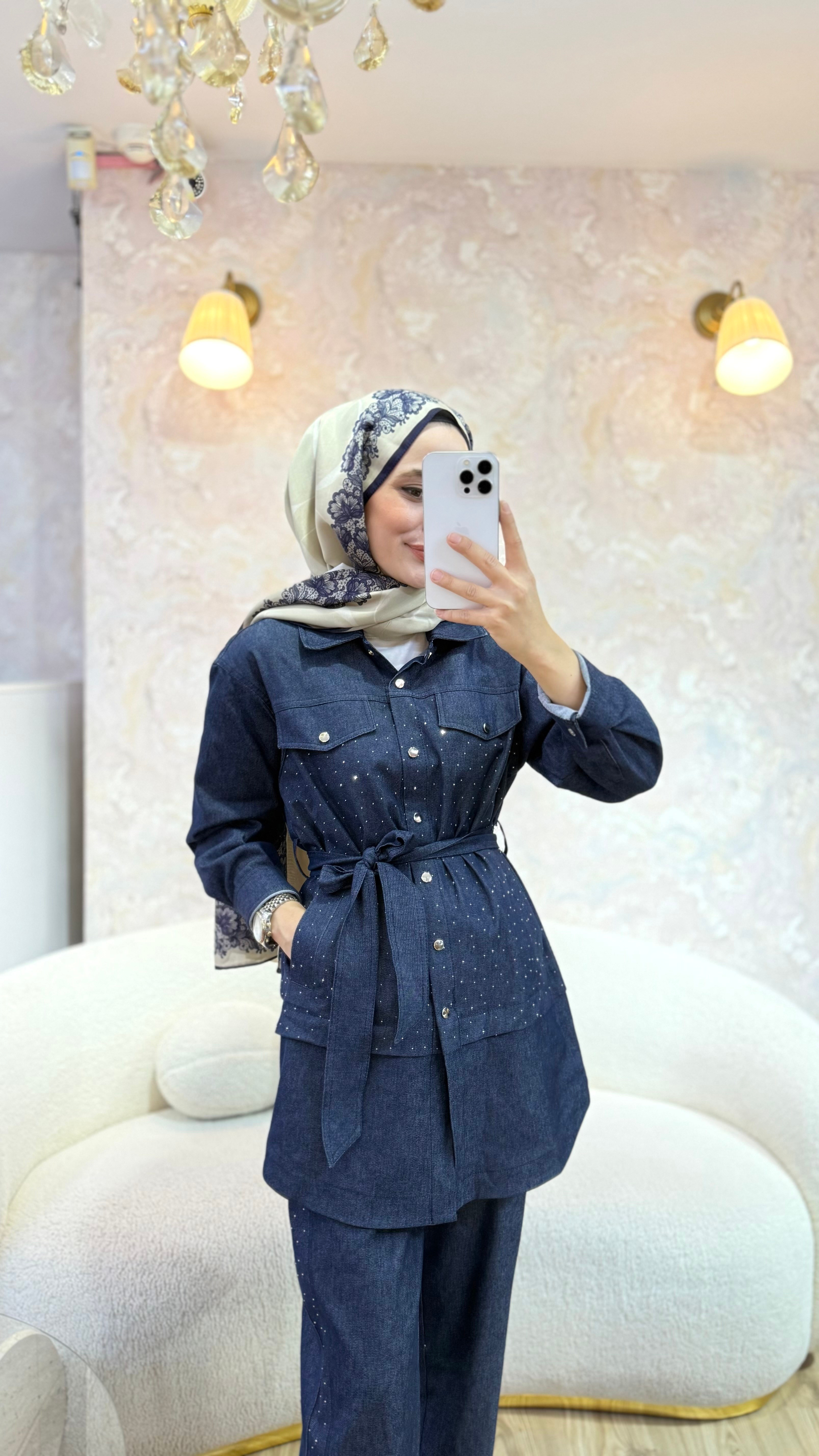 Taş detaylı kemerli denim ceket