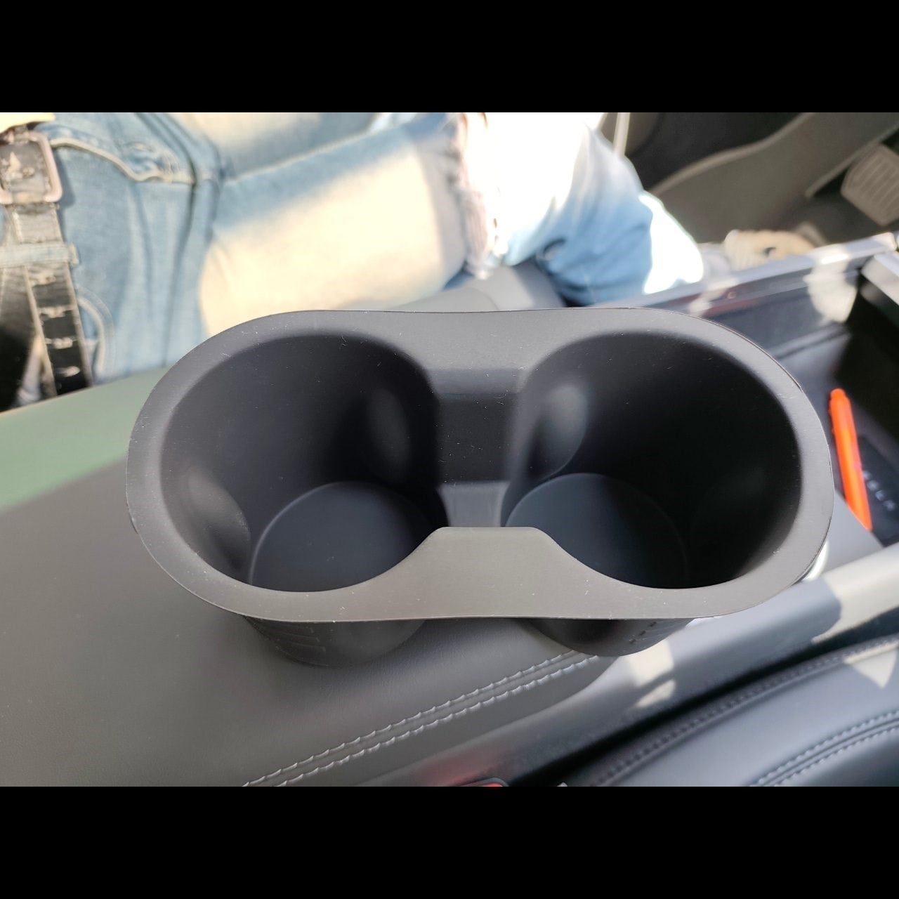 Model Y 2025+ Juniper Bardaklık V2