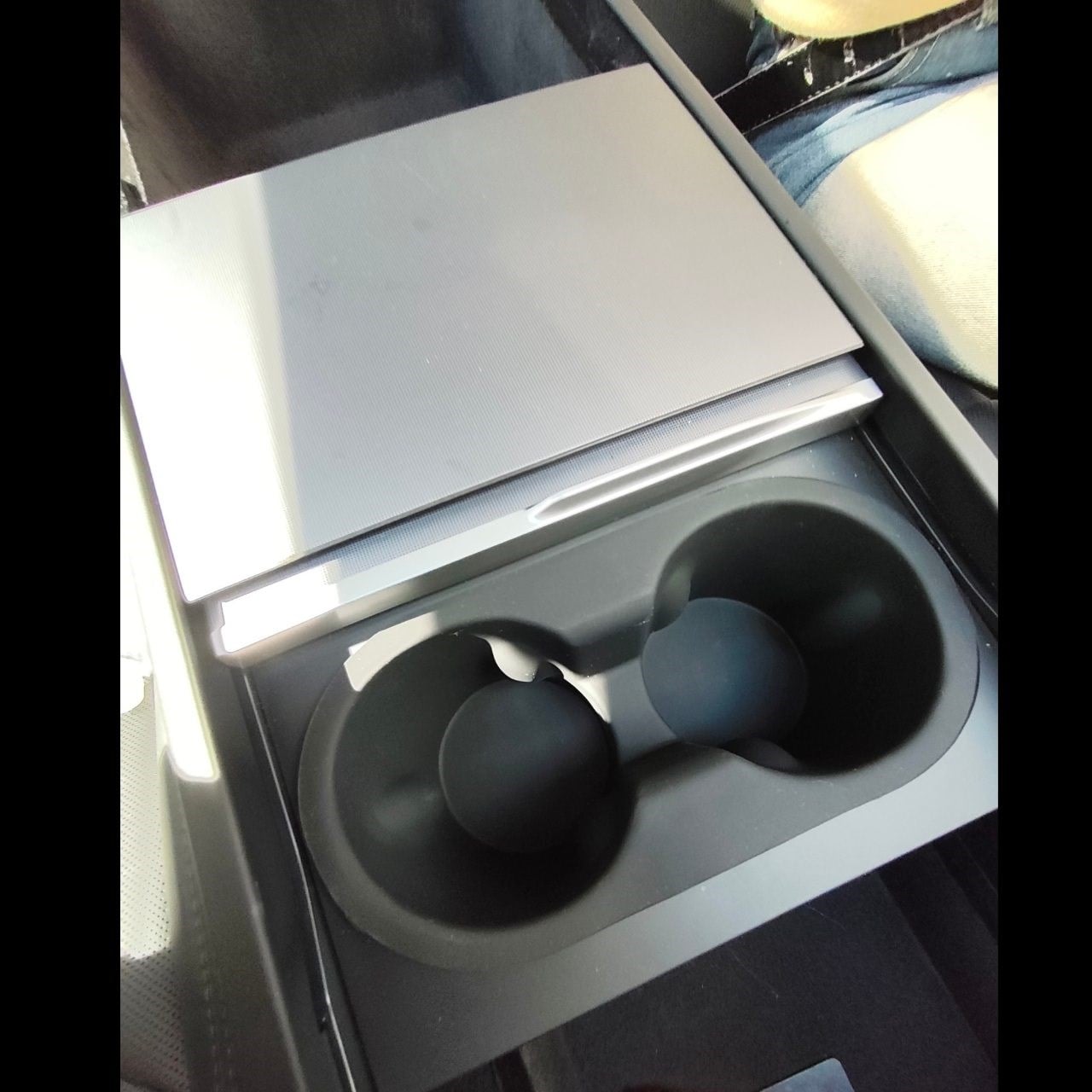 Model Y 2025+ Juniper Bardaklık V2