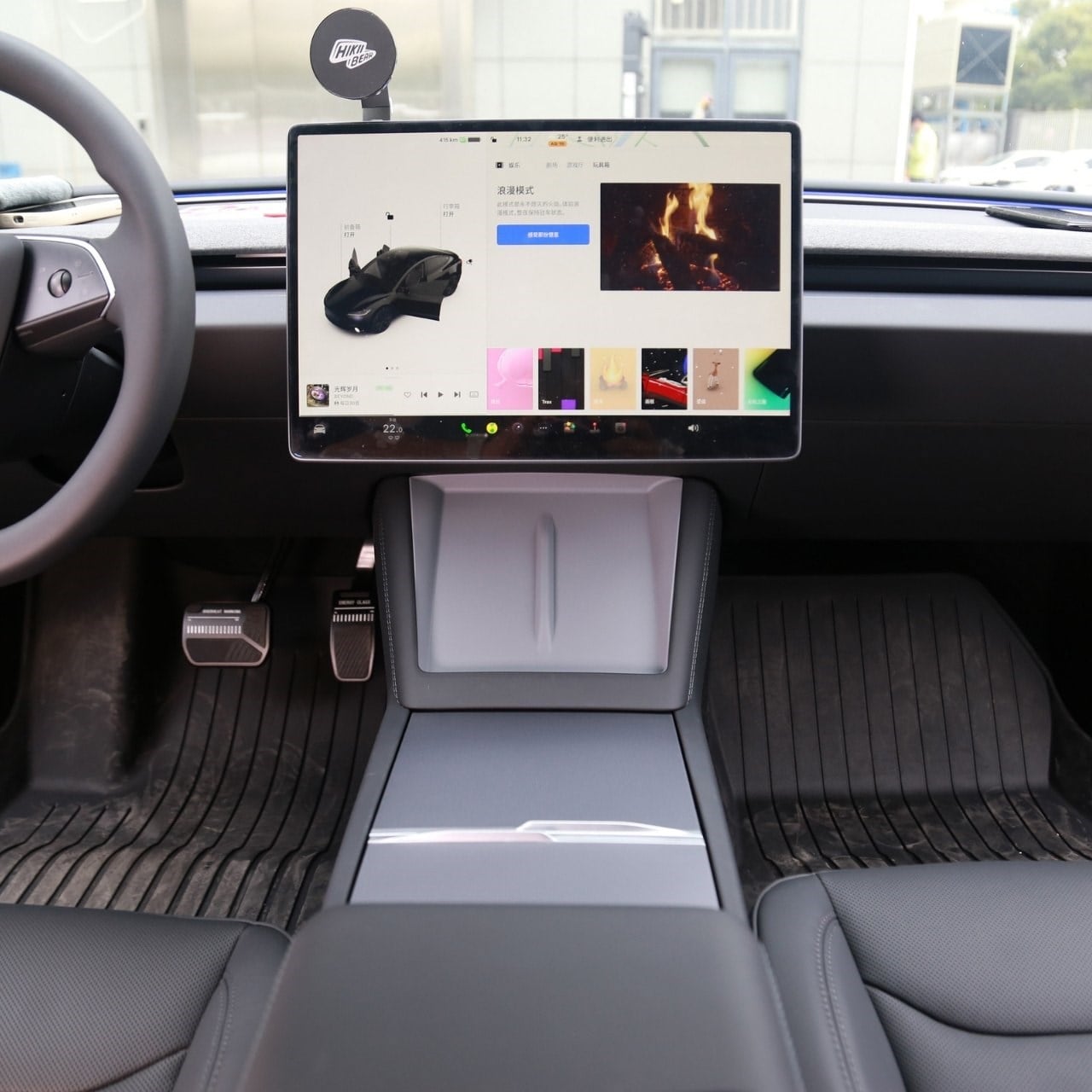 Model Y 2025 Juniper Kablosuz Şarj Yeri Pedi