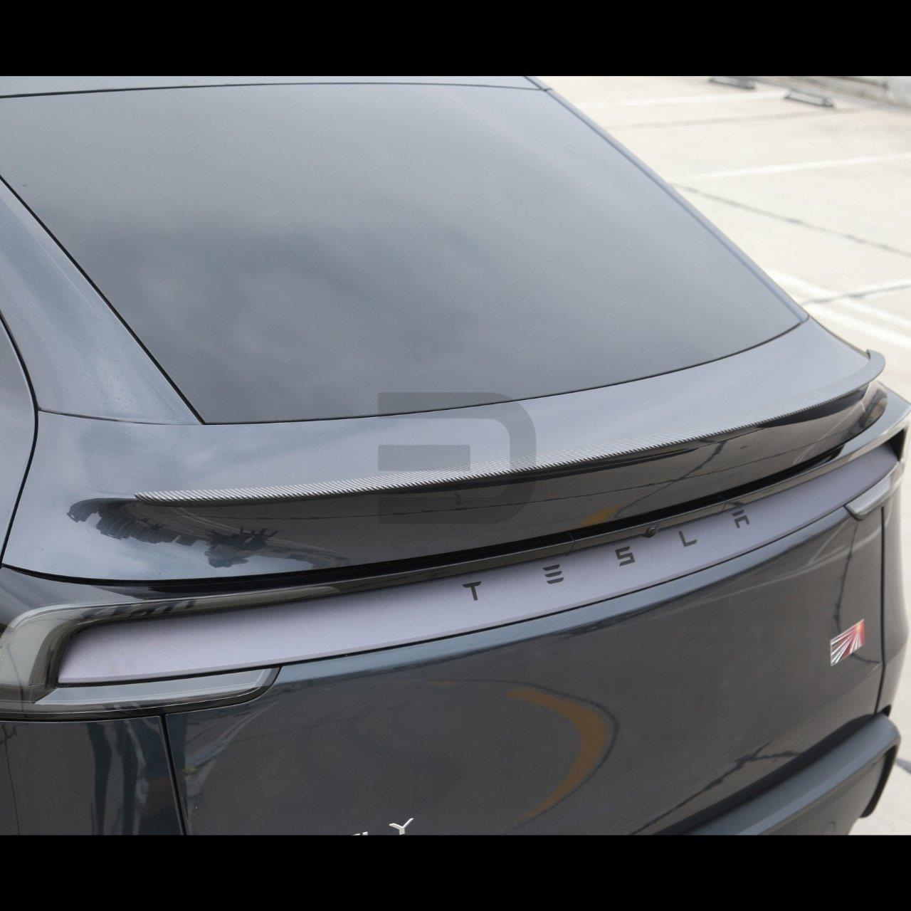 Model Y 2025 Juniper Karbon Görünüm Spoiler