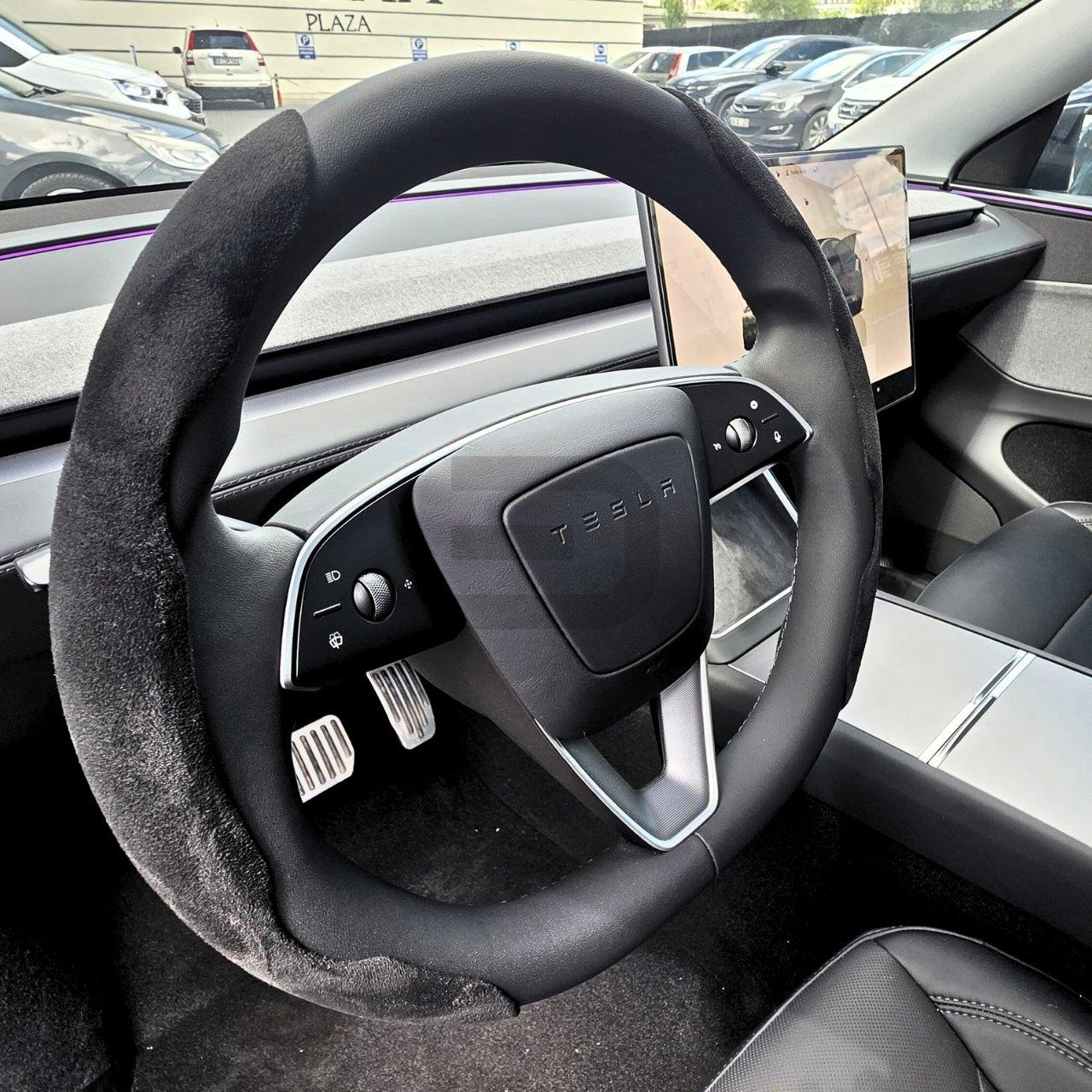 Model Y Juniper 2025 Direksiyon Koruyucu