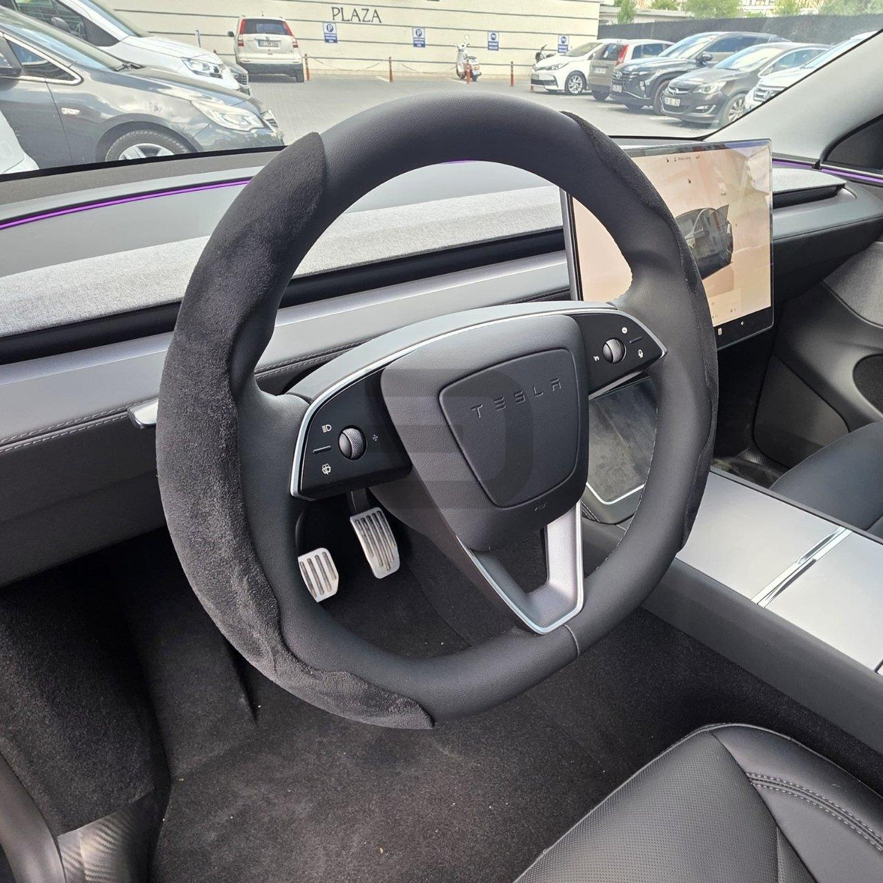 Model Y Juniper 2025 Direksiyon Koruyucu