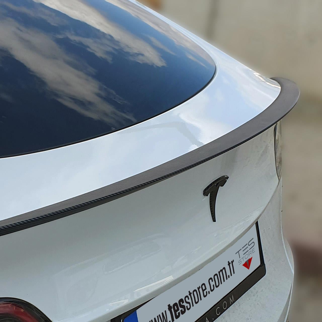 Tesla Model Y Karbon Görünüm Spoiler