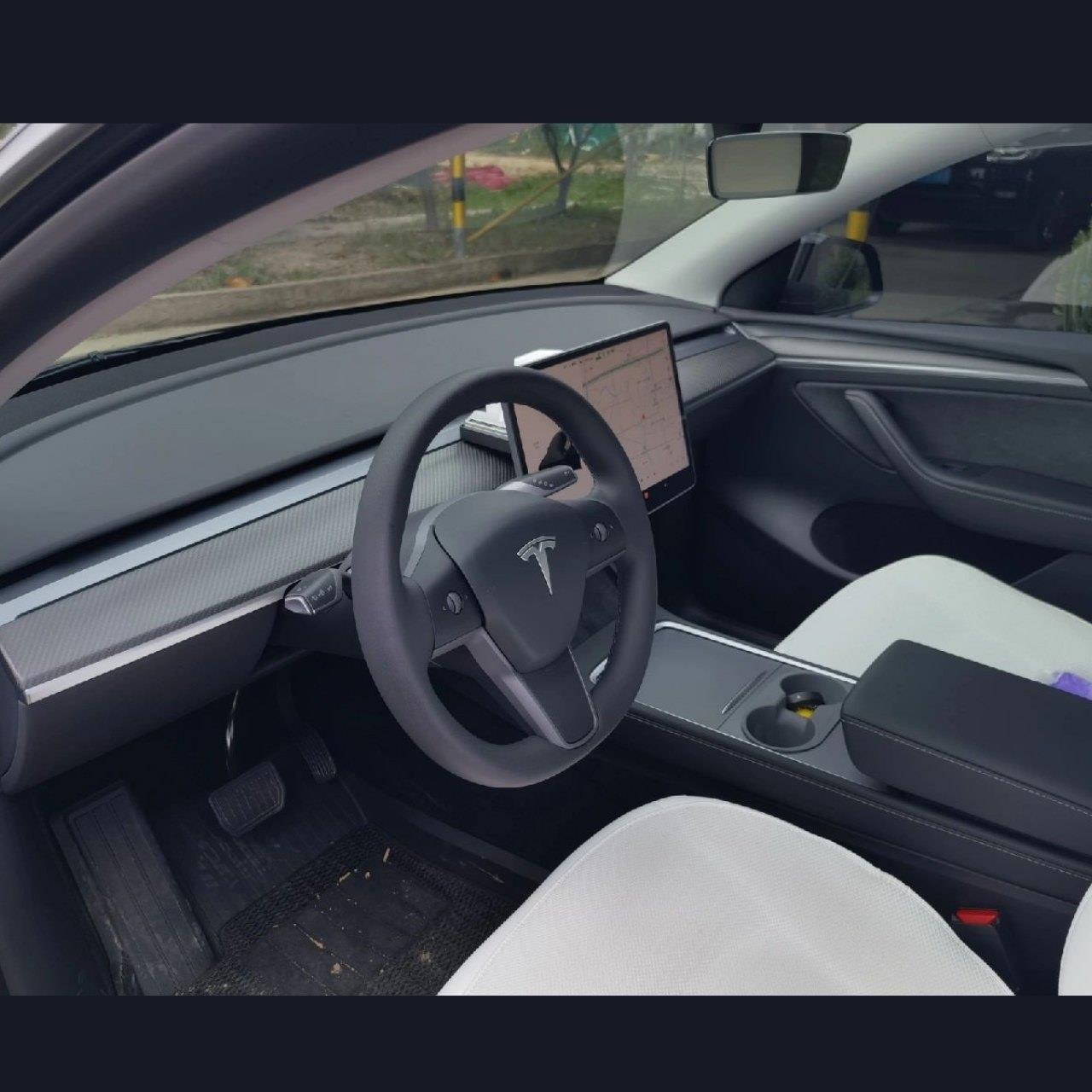 Tesla Model Y/3 Ön Konsol ve Ön Kapı Trim Kaplaması