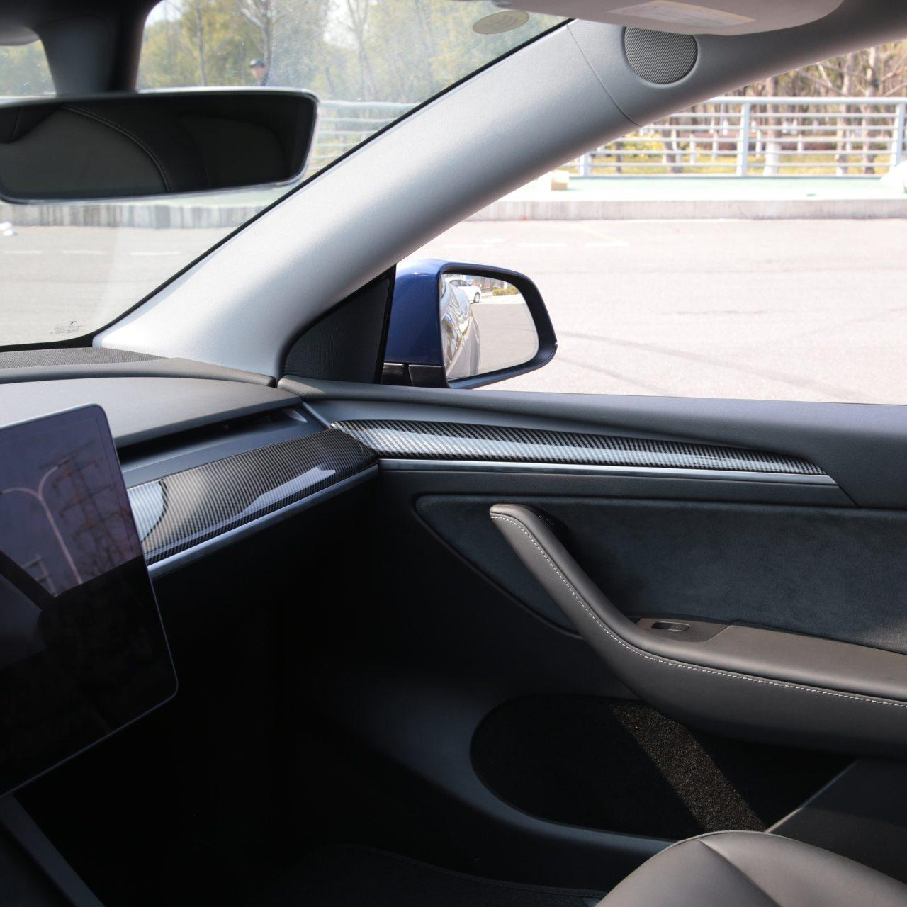 Tesla Model Y/3 Ön Konsol ve Ön Kapı Trim Kaplaması