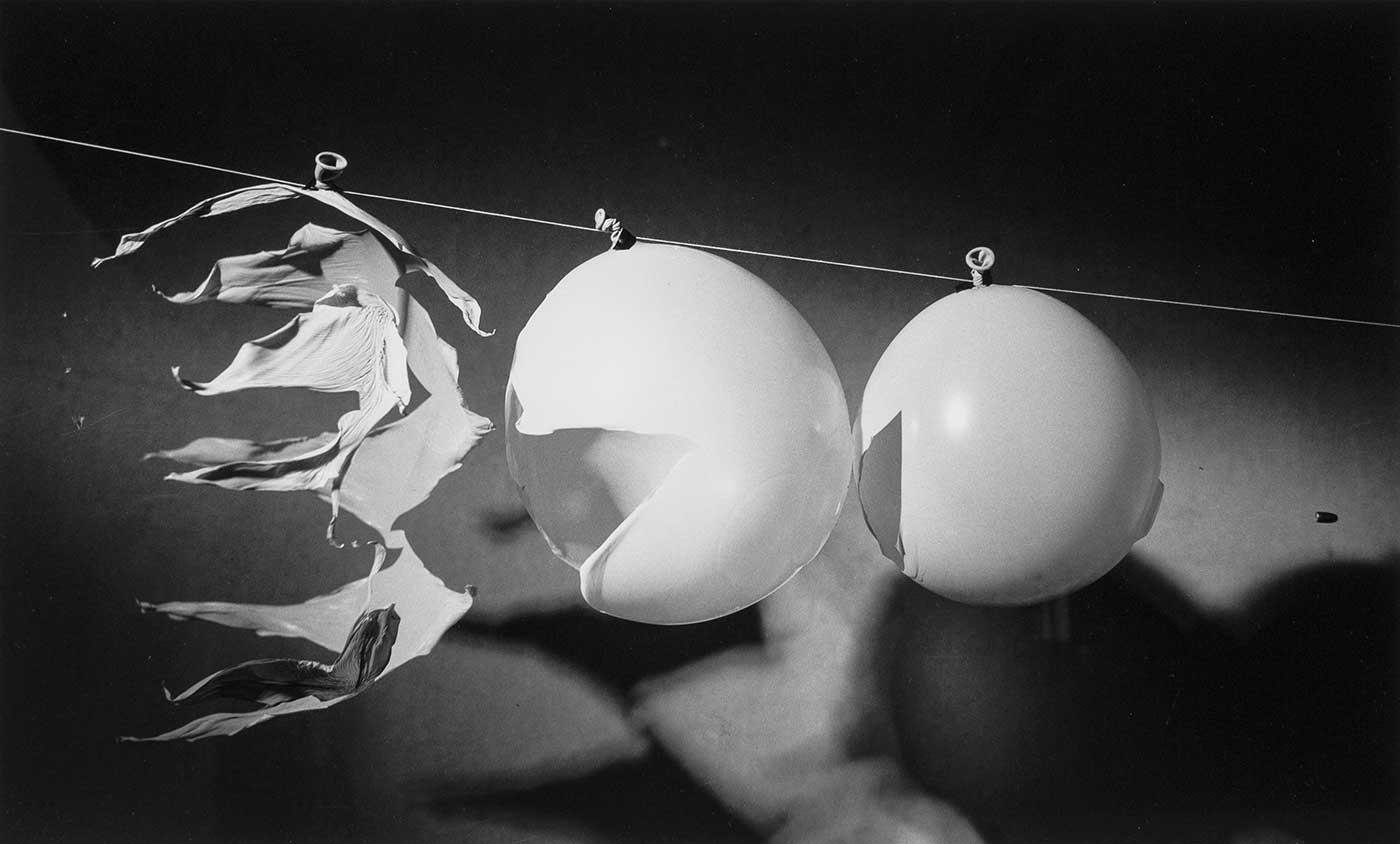 Harold Eugene Edgerton Mermi Üç Balonu Delerken Kanvas Tablo