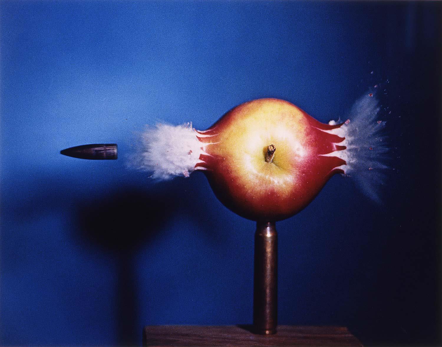 Harold Eugene Edgerton Mermi Elmayı Delerken Kanvas Tablo