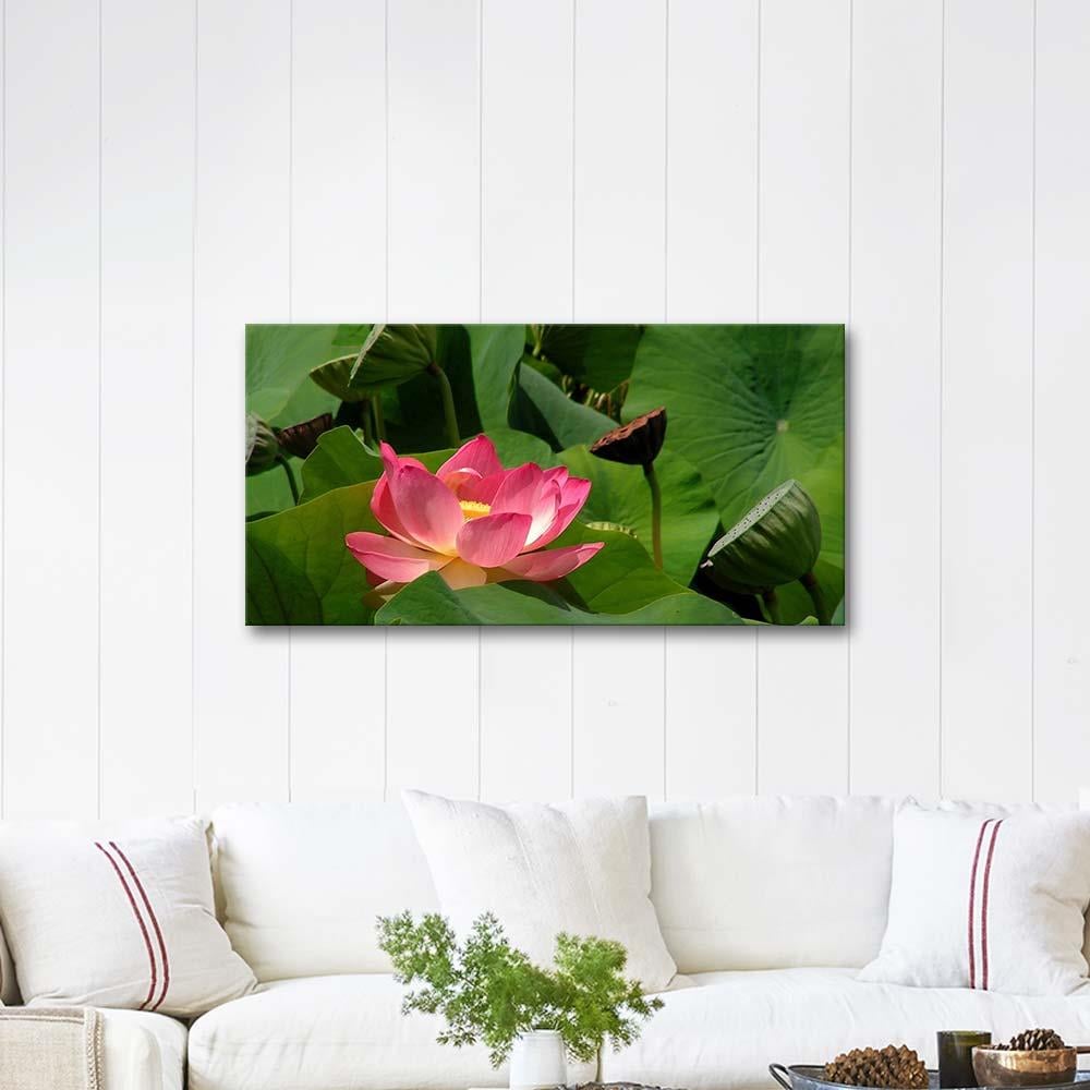 Yapraklar Arasında Nilüfer Kanvas Tablo