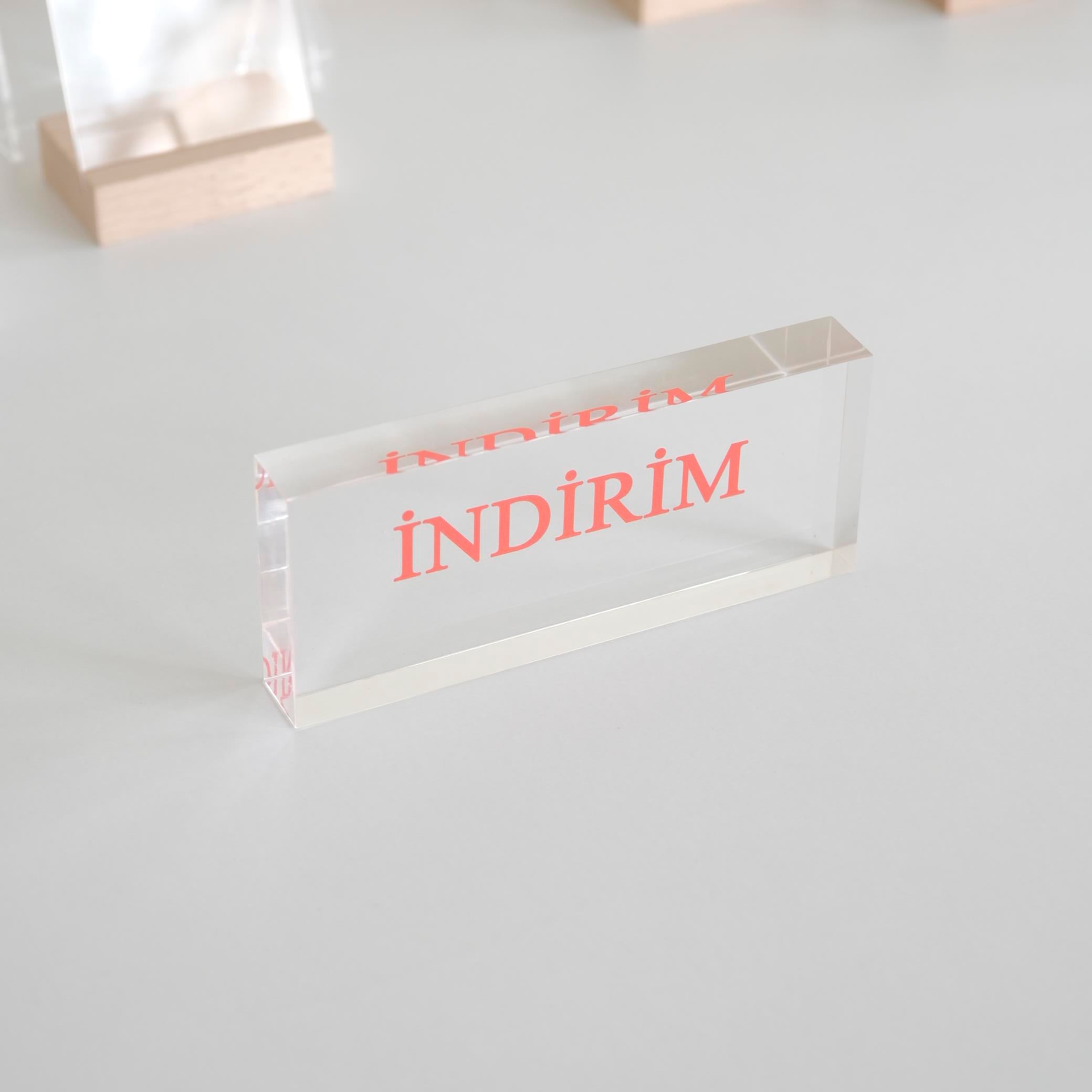 İndirim yazılı akrilik blok