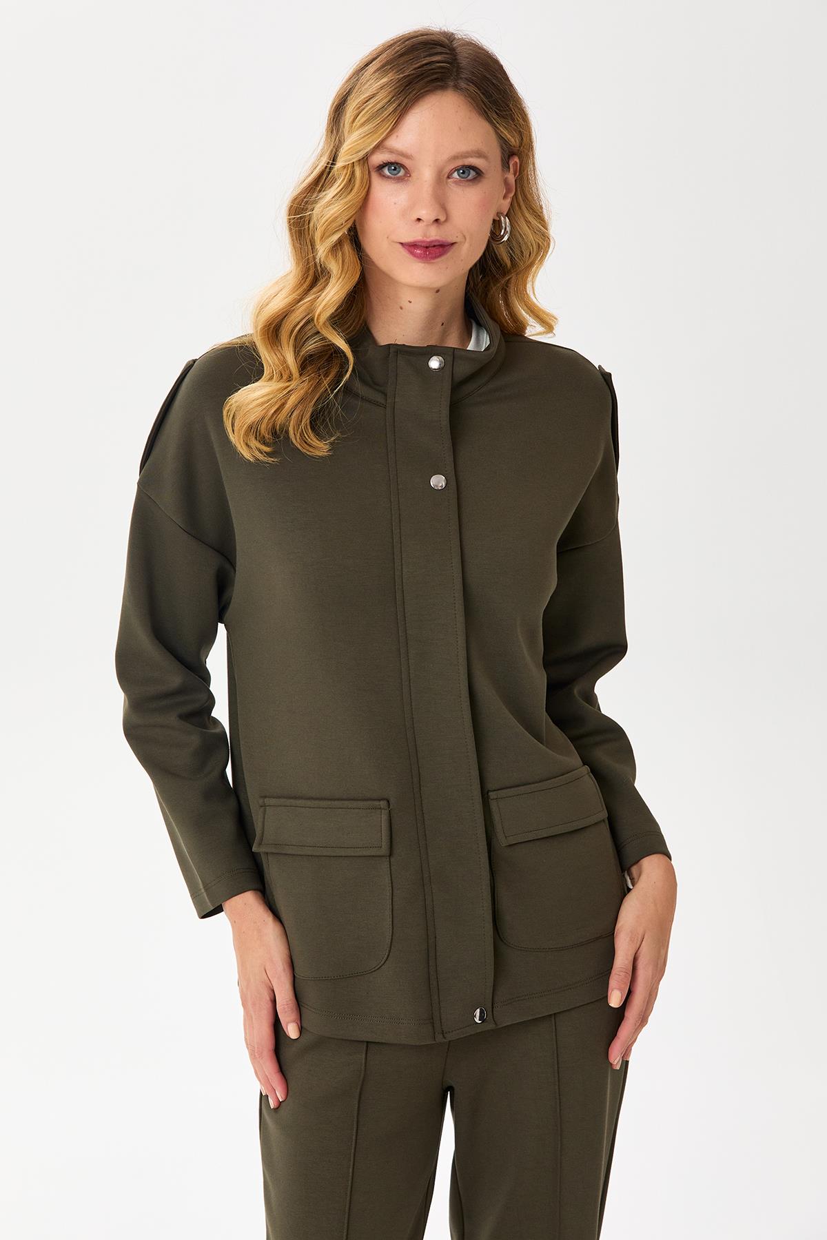 Dik Yaka Apolet Detaylı Sweatshırt 245-2104