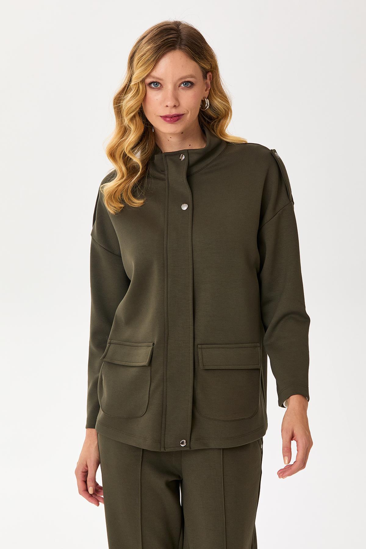 Dik Yaka Apolet Detaylı Sweatshırt 245-2104