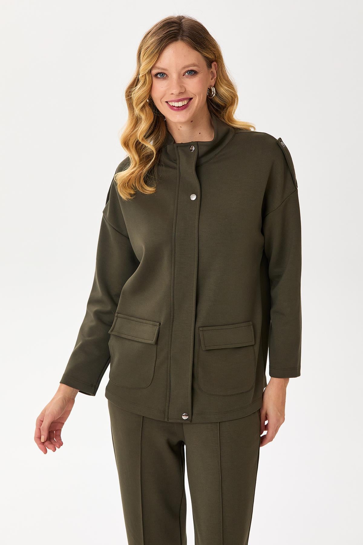 Dik Yaka Apolet Detaylı Sweatshırt 245-2104