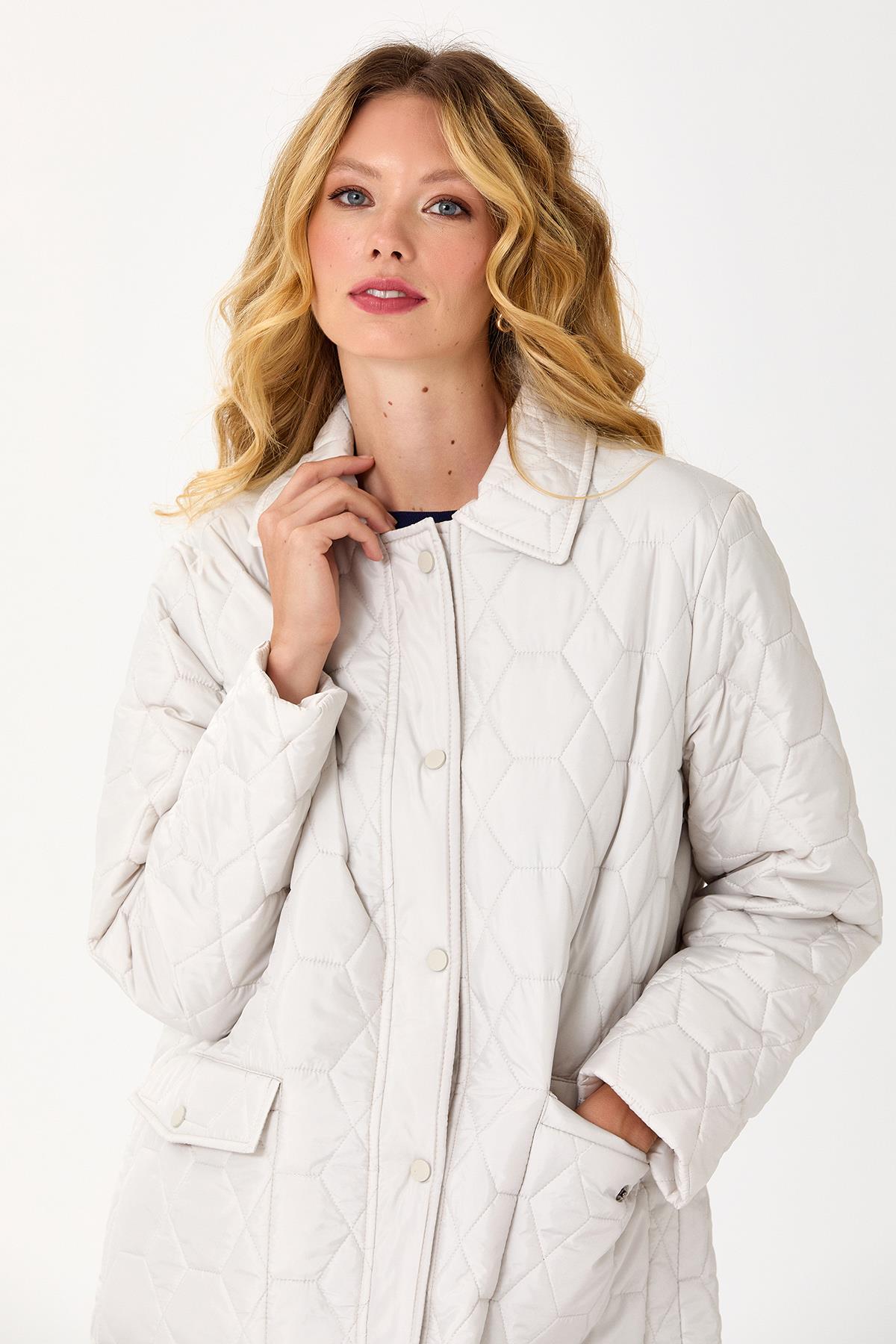 Önü Çıtçıtlı Kapitone Trençkot 245-4501