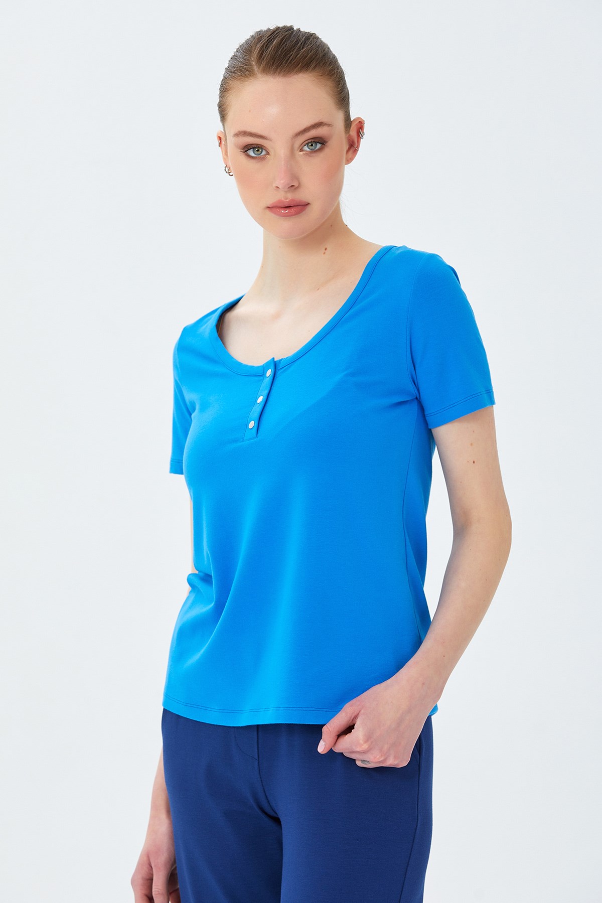 Önü Çıtçıtlı U Yaka Kısa Kol Bluz 026-1037