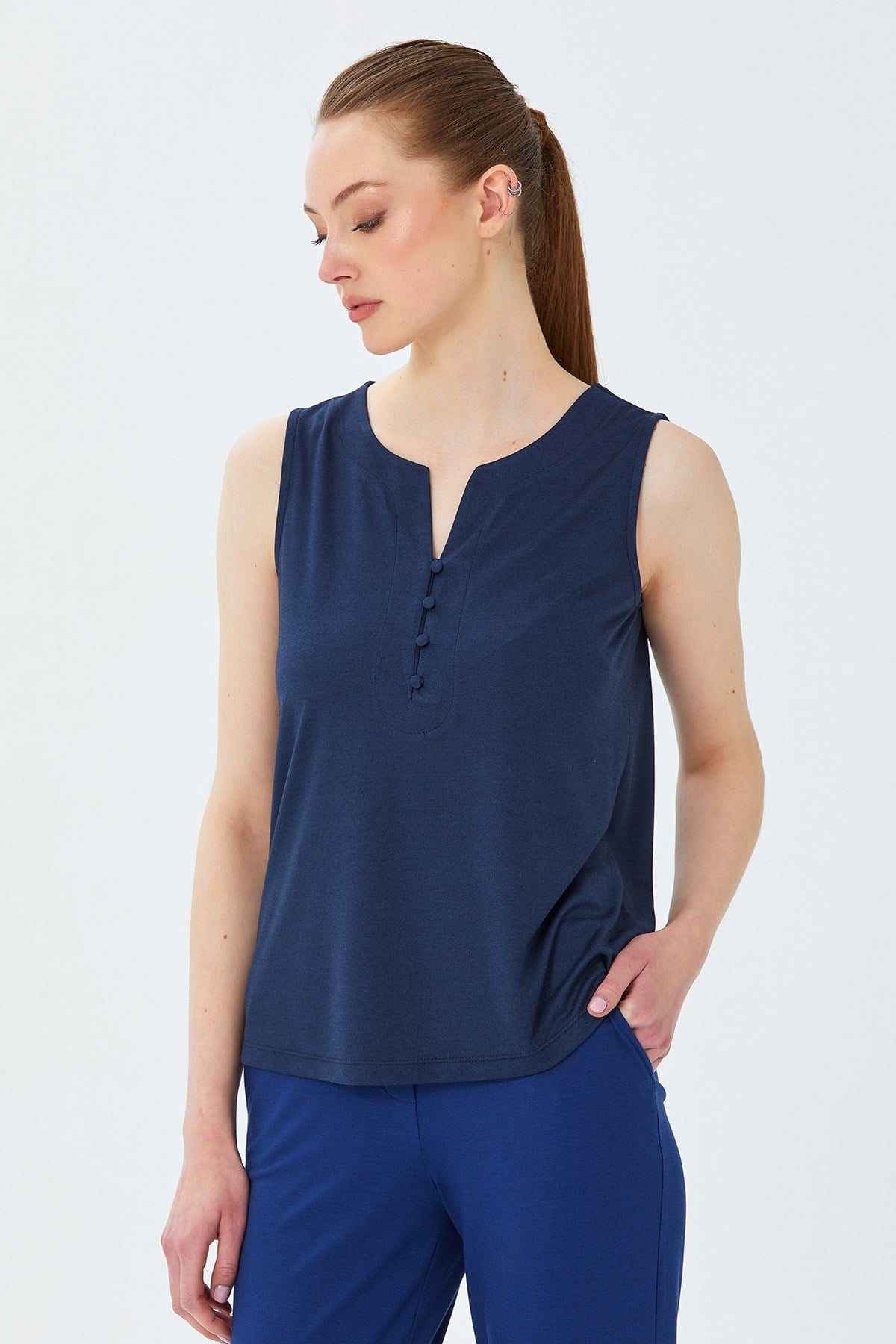 Önü Düğmeli Kolsuz Bluz 026-1033