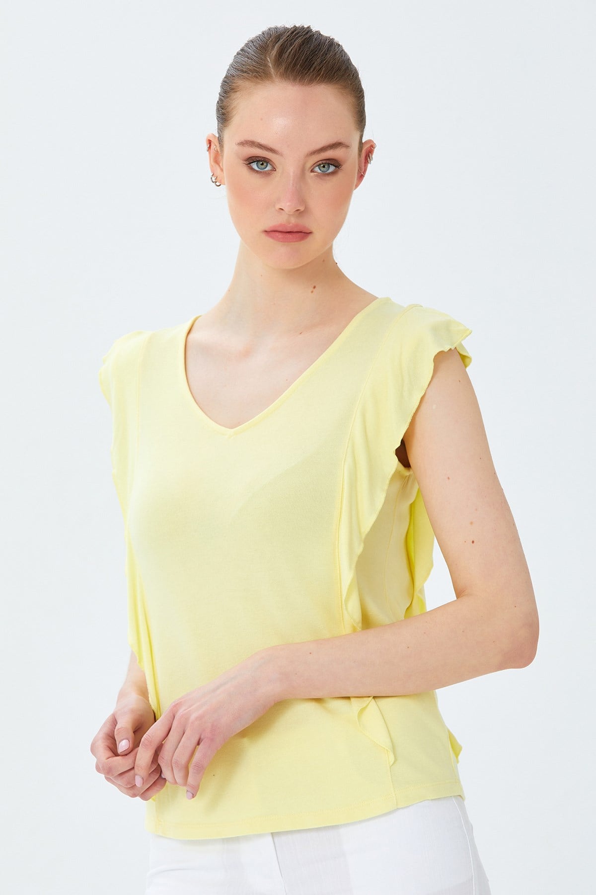 V Yaka Fırfır Detaylı Bluz 026-1013