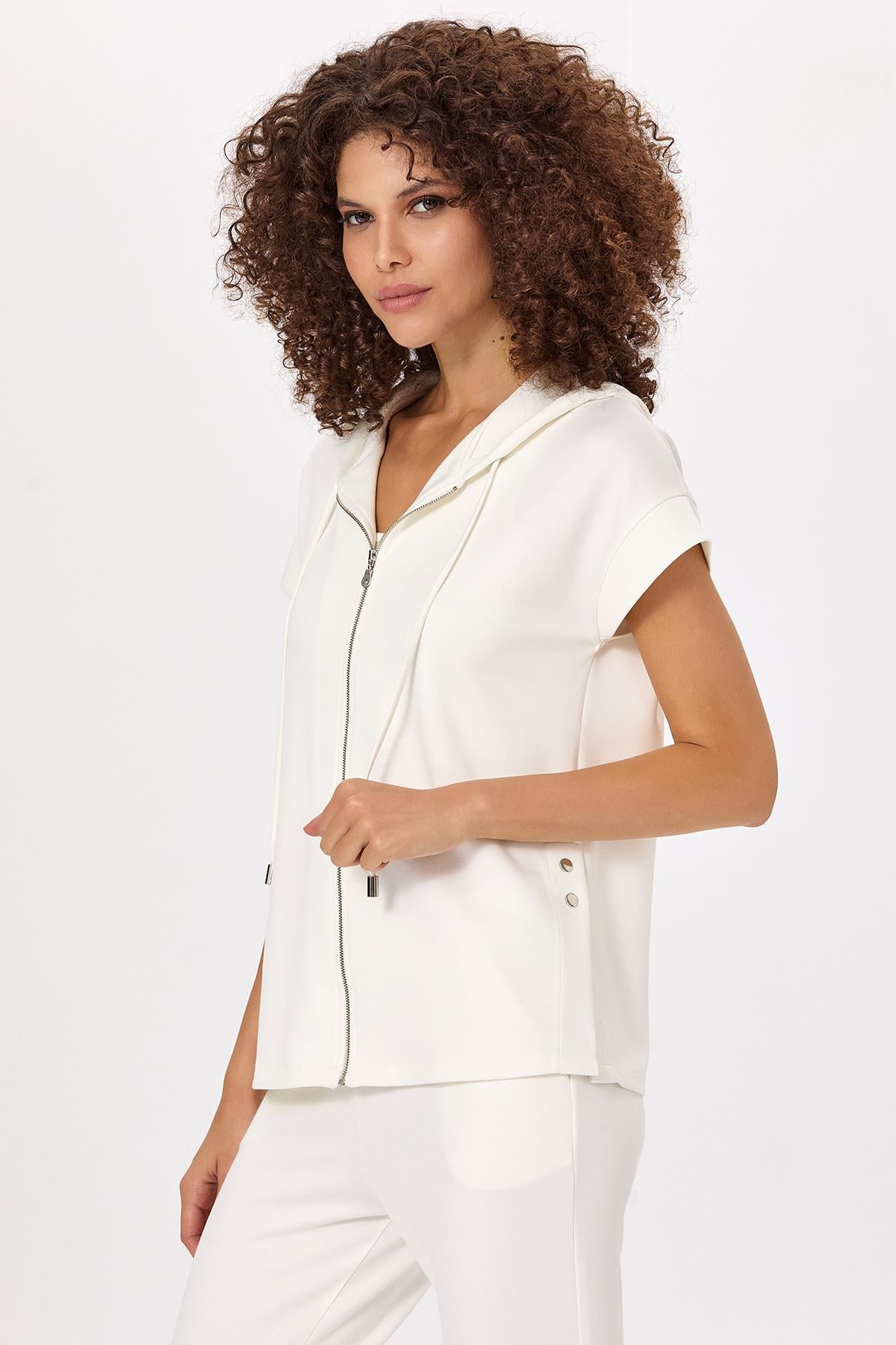 Yanı Çıtçıt Detaylı Kapüşonlu S-Shirt 025-2100