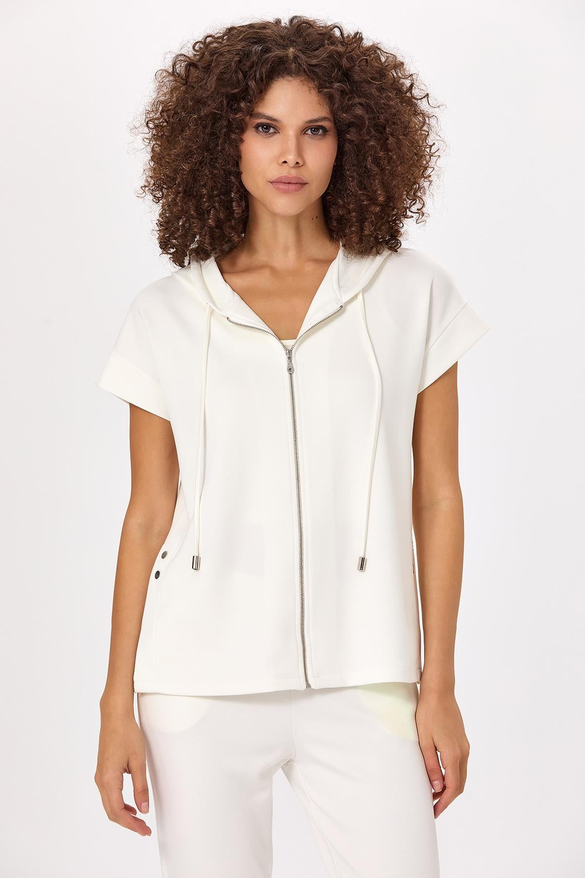Yanı Çıtçıt Detaylı Kapüşonlu S-Shirt 025-2100