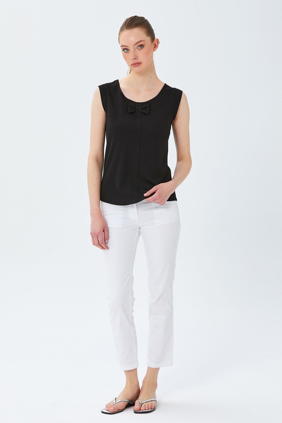 Yuvarlak Yaka Fiyonk Detaylı Bluz 026-1027