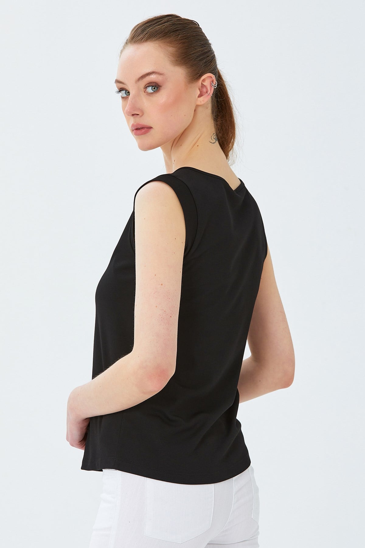 Yuvarlak Yaka Fiyonk Detaylı Bluz 026-1027