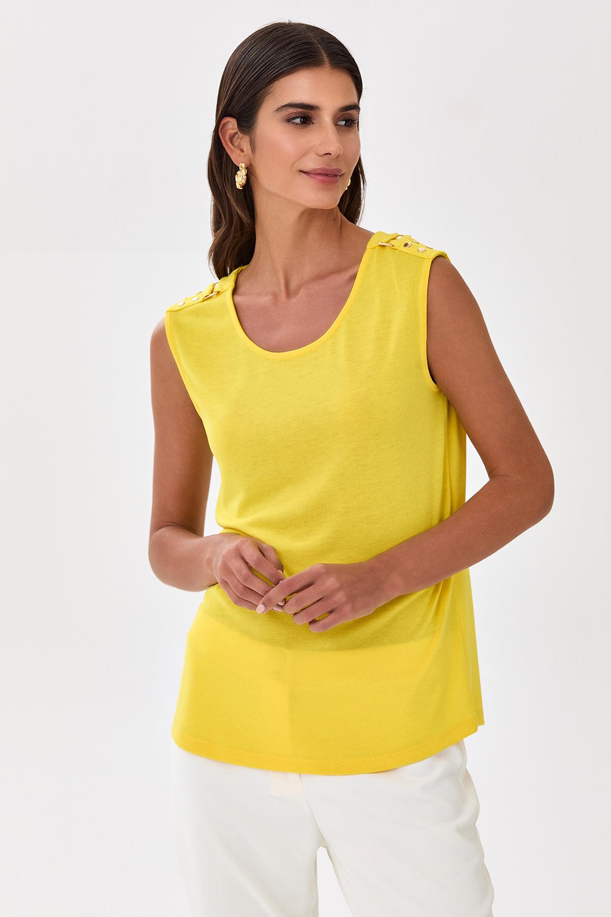 Yuvarlak Yaka Omzu Toka Detaylı Bluz 025-1006