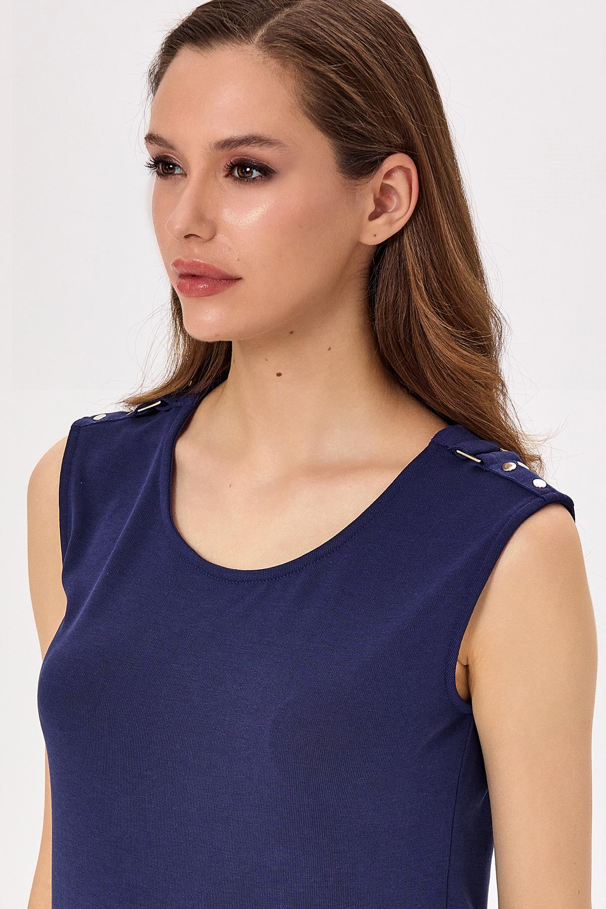 Yuvarlak Yaka Omzu Toka Detaylı Bluz 025-1006