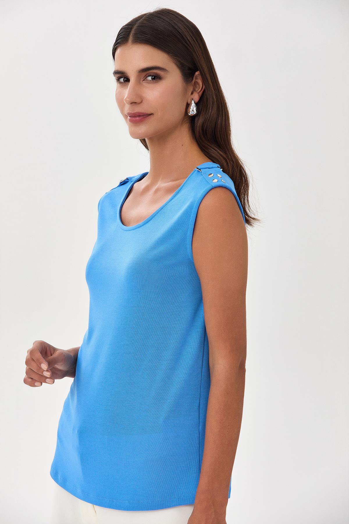 Yuvarlak Yaka Omzu Toka Detaylı Bluz 025-1006