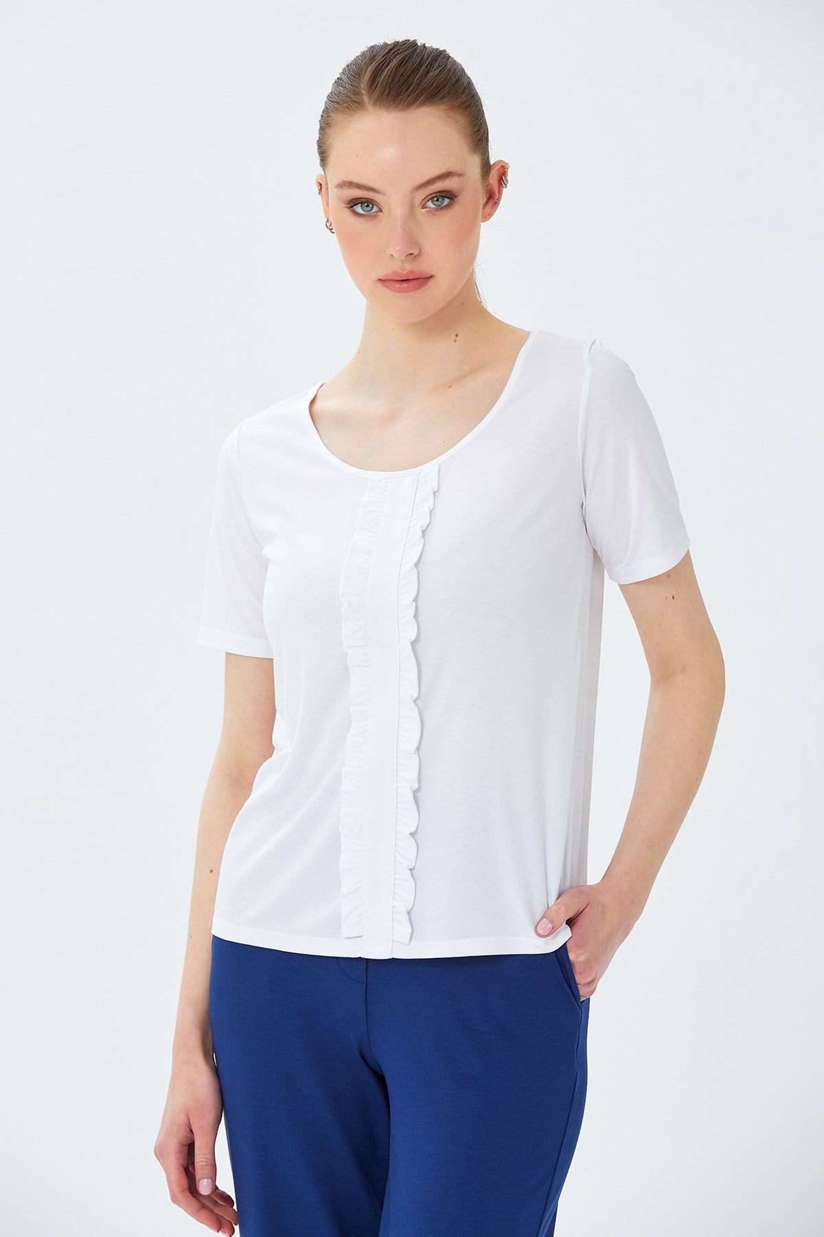 Yuvarlak Yaka Önü Fırfır Detaylı Bluz 026-1031