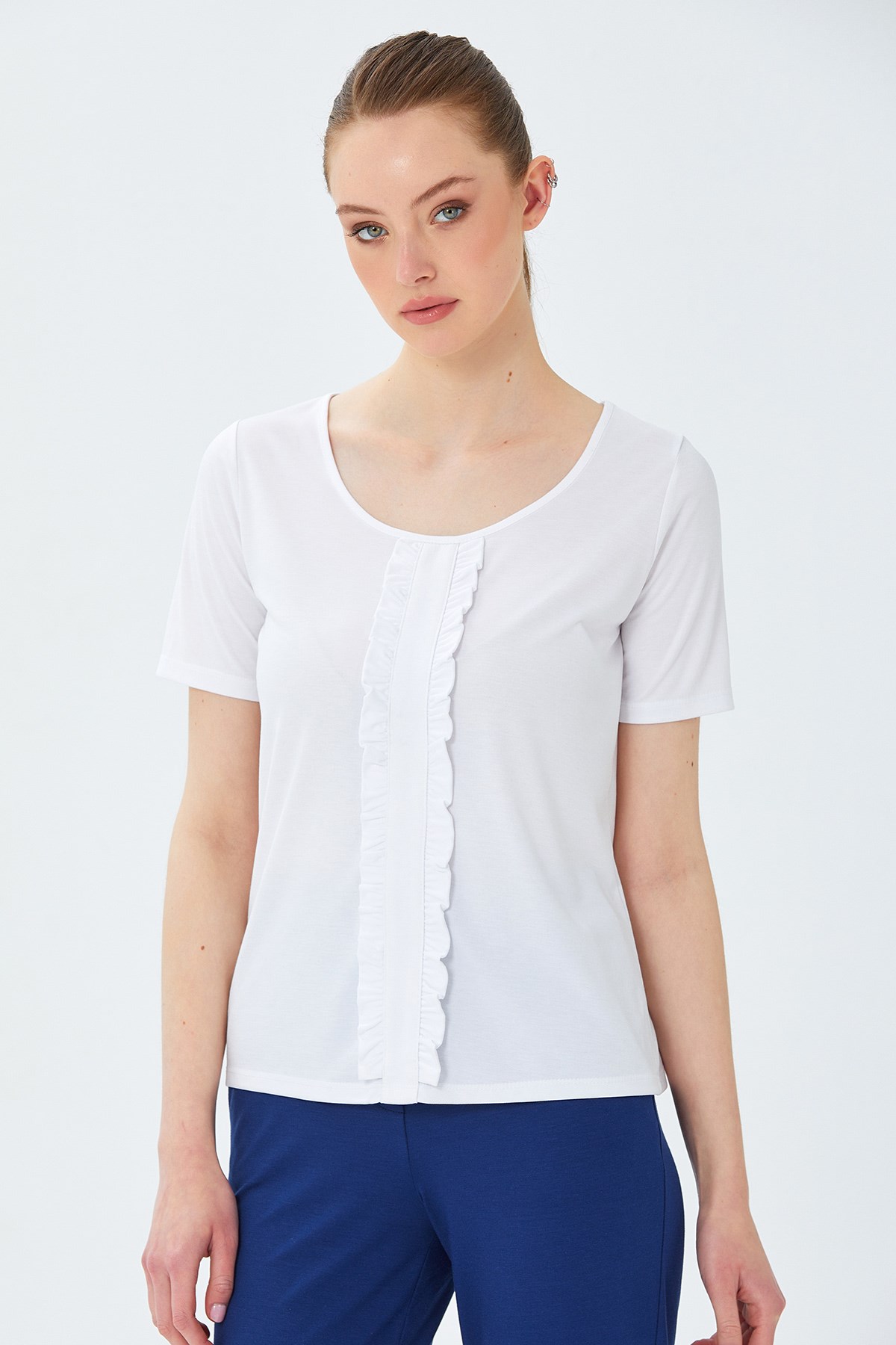 Yuvarlak Yaka Önü Fırfır Detaylı Bluz 026-1031