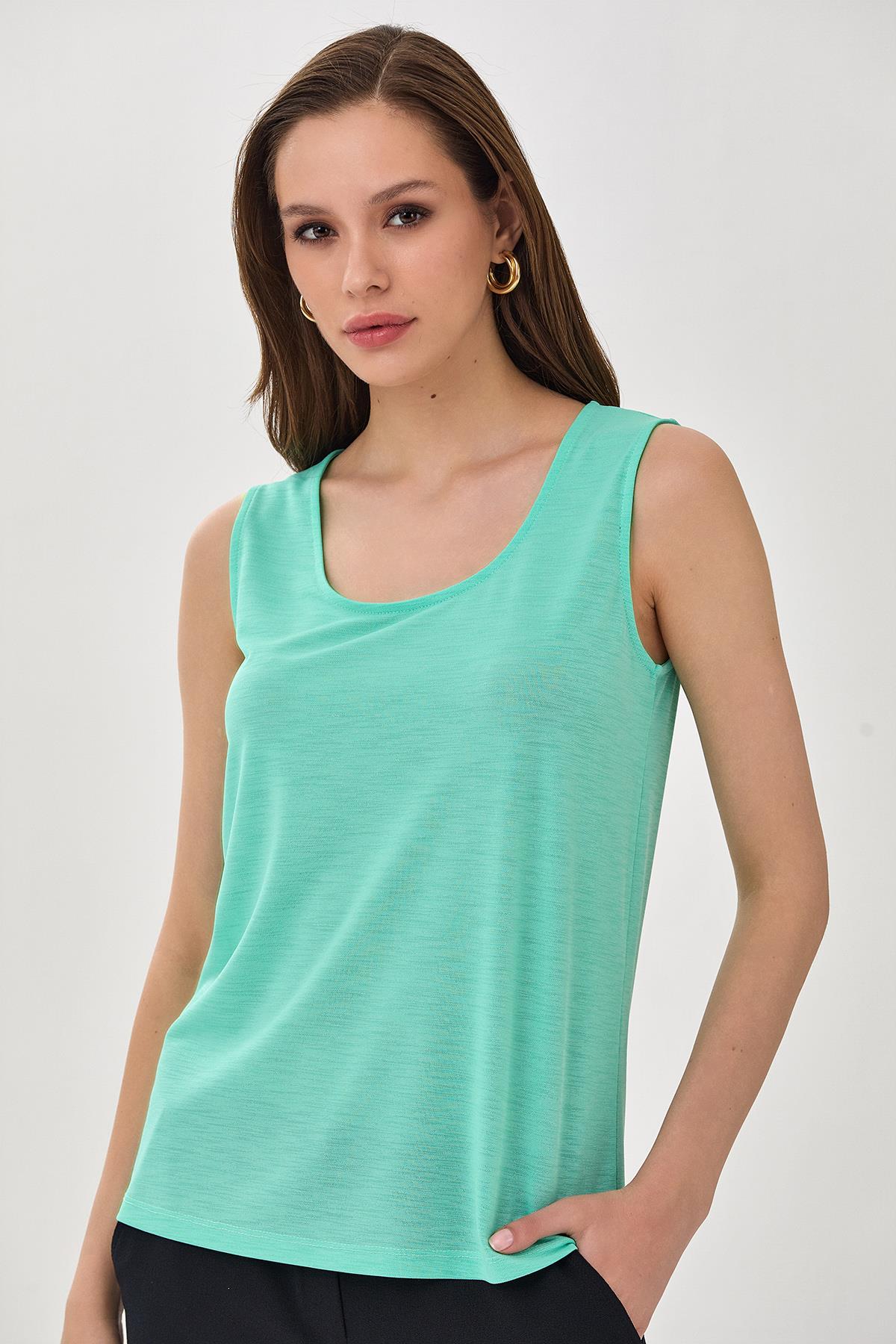 Yuvarlak Yaka Sırtı Fiyonk Detaylı Bluz 025-1023