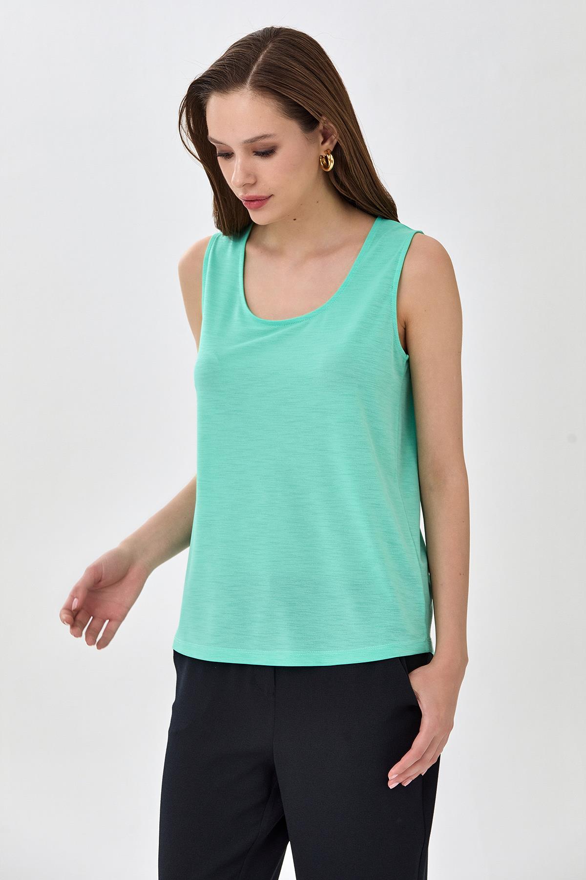 Yuvarlak Yaka Sırtı Fiyonk Detaylı Bluz 025-1023