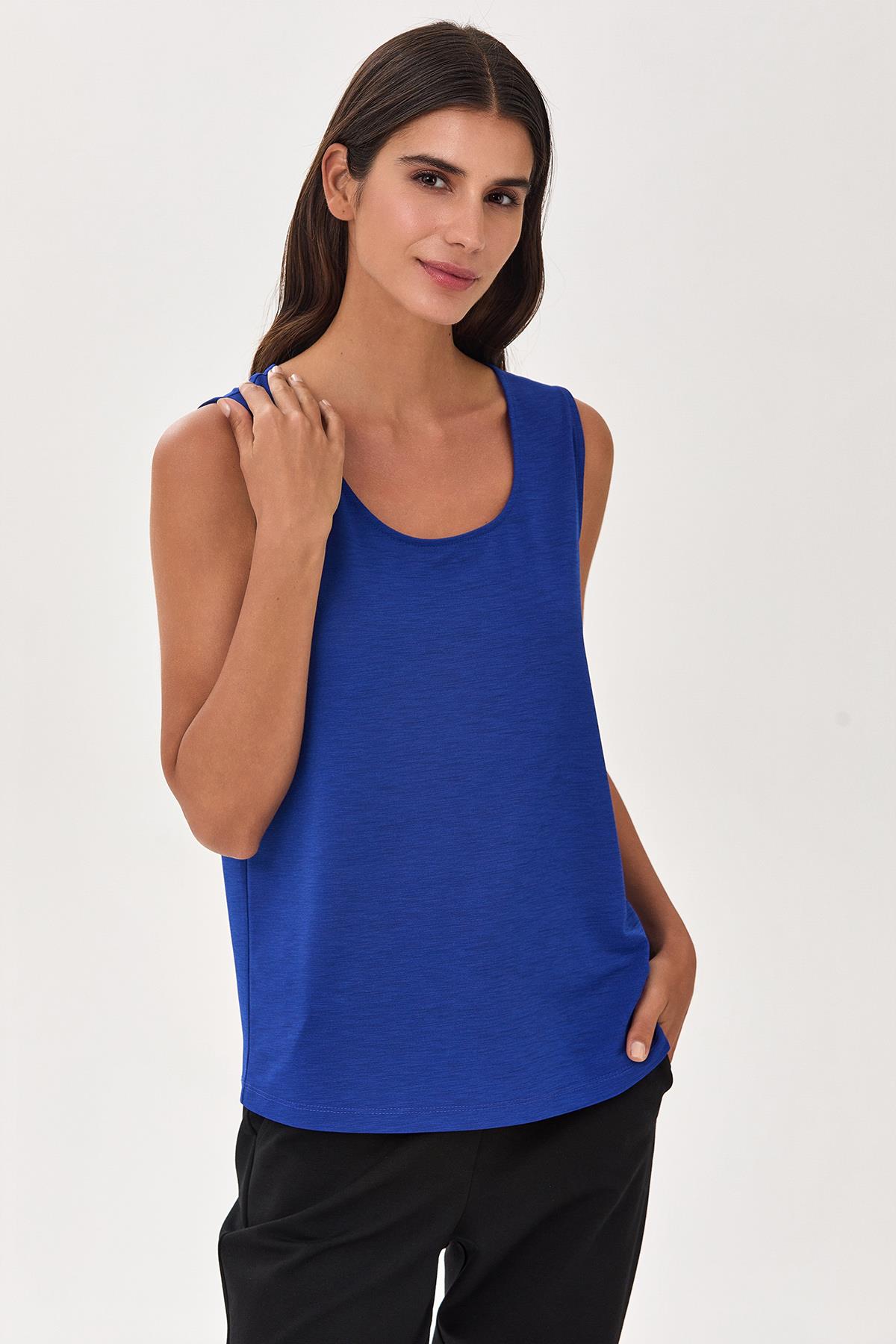 Yuvarlak Yaka Sırtı Fiyonk Detaylı Bluz 025-1023