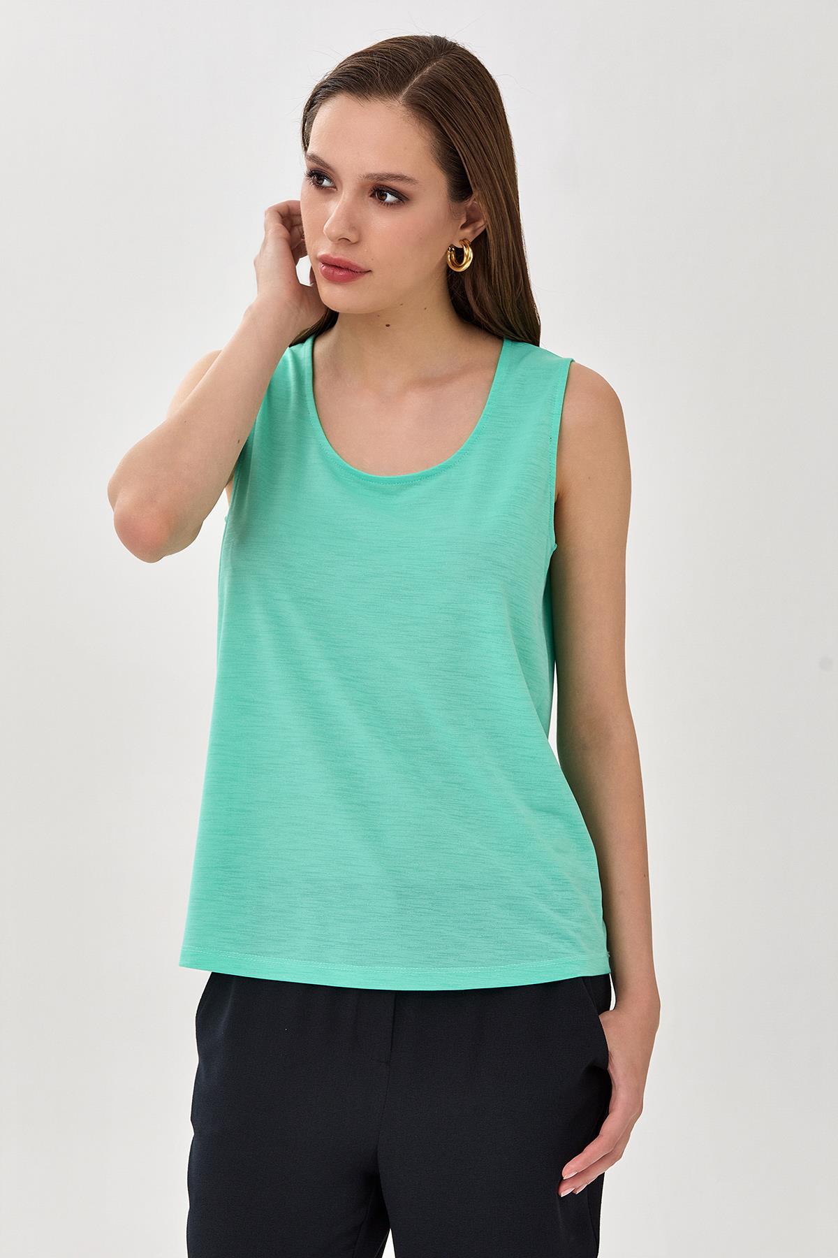 Yuvarlak Yaka Sırtı Fiyonk Detaylı Bluz 025-1023
