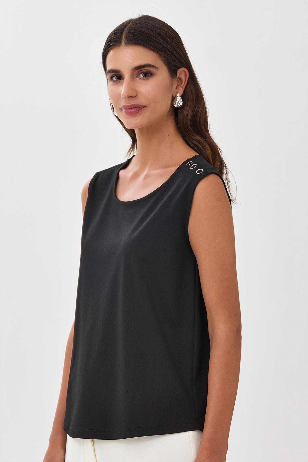 Yuvarlak Yaka Tel Omzu Metal Aksesuarlı Bluz 025-1040